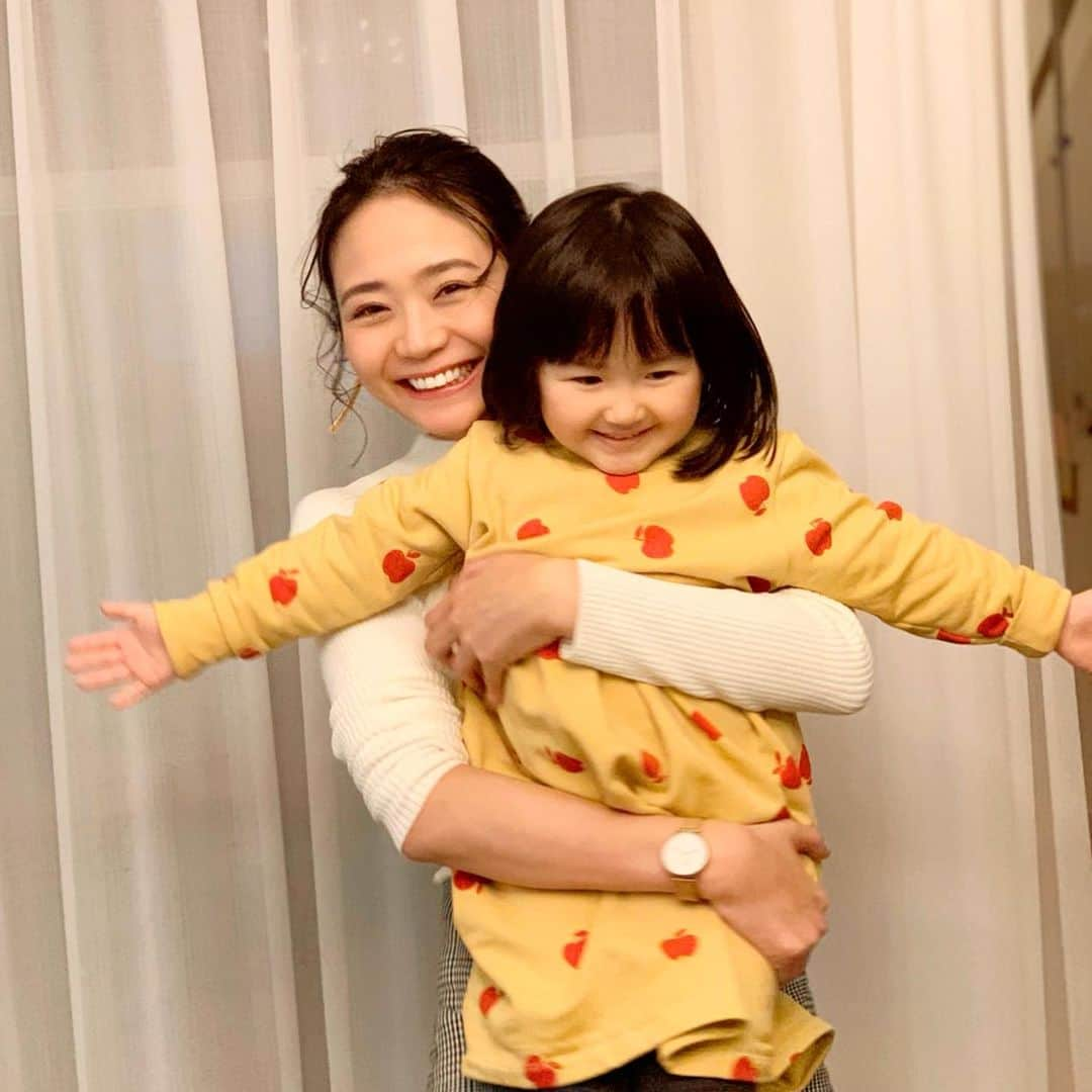 緑川静香さんのインスタグラム写真 - (緑川静香Instagram)「私の癒し❤️❤️❤️ #baby #kids #smile #cute  #友達の子供  #しーちゃーんって言ってくれるのがたまらない #赤ちゃんの時から見てるから話してる姿にいちいち感動する #ひょうきんで可愛い #絵を描いてくれたよ #あーもう逢いたい #将来が楽しみな美女ですわ #私の過去のインスタに何度か登場しております笑」1月20日 23時06分 - midorikawa_shizuka