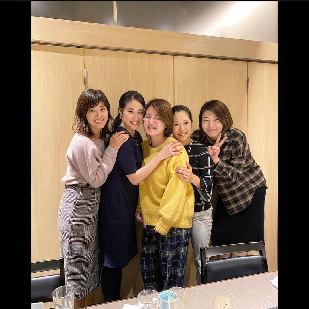 中川真依さんのインスタグラム写真 - (中川真依Instagram)「. 先日の新年会😍✨ 楽しくてあっという間の時間でした☺️❤️ #新年会 #女子アスリート #チビが際立ってる #楽しい時間 #元気いっぱい #今年もよろしくお願いします」1月20日 23時11分 - maimai.47