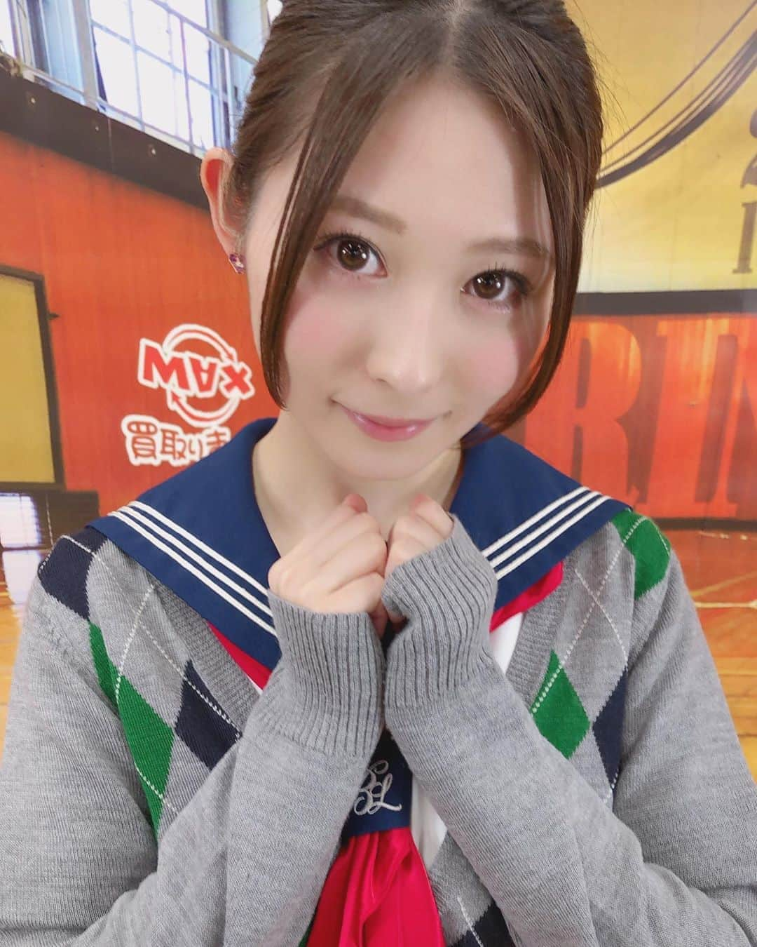 飛鳥りんのインスタグラム：「そして、いつも応援してくれてありがと💓  人生であと何回セーラー服着れるかな？笑」