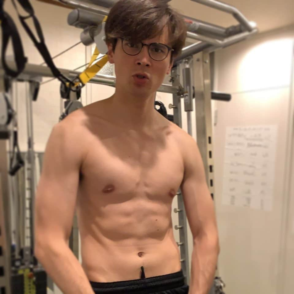 岡本至恩のインスタグラム：「2020年もよろしくお願いします‼️ @bondsgym . #今年こそ100キロ」