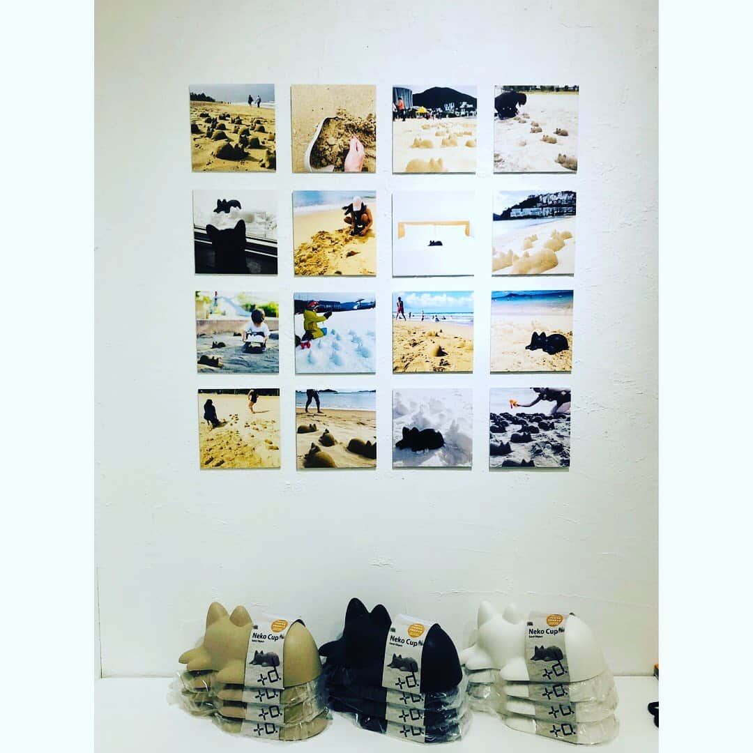 森井ユカさんのインスタグラム写真 - (森井ユカInstagram)「Yuka Morii MINI EXHIBITION 森井ユカ個展『Fantastic Garden』 ここでありどこでもない、想像の庭で遊ぼう 〜世界中の民話からイメージした生き物〜 2020年1月21日(火)〜26日(日)/子の星（代官山） 個展の設営が無事に終わりました。額縁は全て丁寧にエイジング加工しております。作品はどれでもご購入いただけますが、今回一点、シークレット枠がございます。お手元に届くまでどんな生き物かナイショです。 ギャラリー奥ではネコカップ、書籍、カードなども販売しておりますので、どうぞよろしくお願いします。 詳しくはプロフィールのユカデザインホームページから『yuka's blog』をご覧ください。 #森井ユカ #yukamorii #clayart #fimo #代官山 #子の星」1月20日 23時23分 - yukamorii