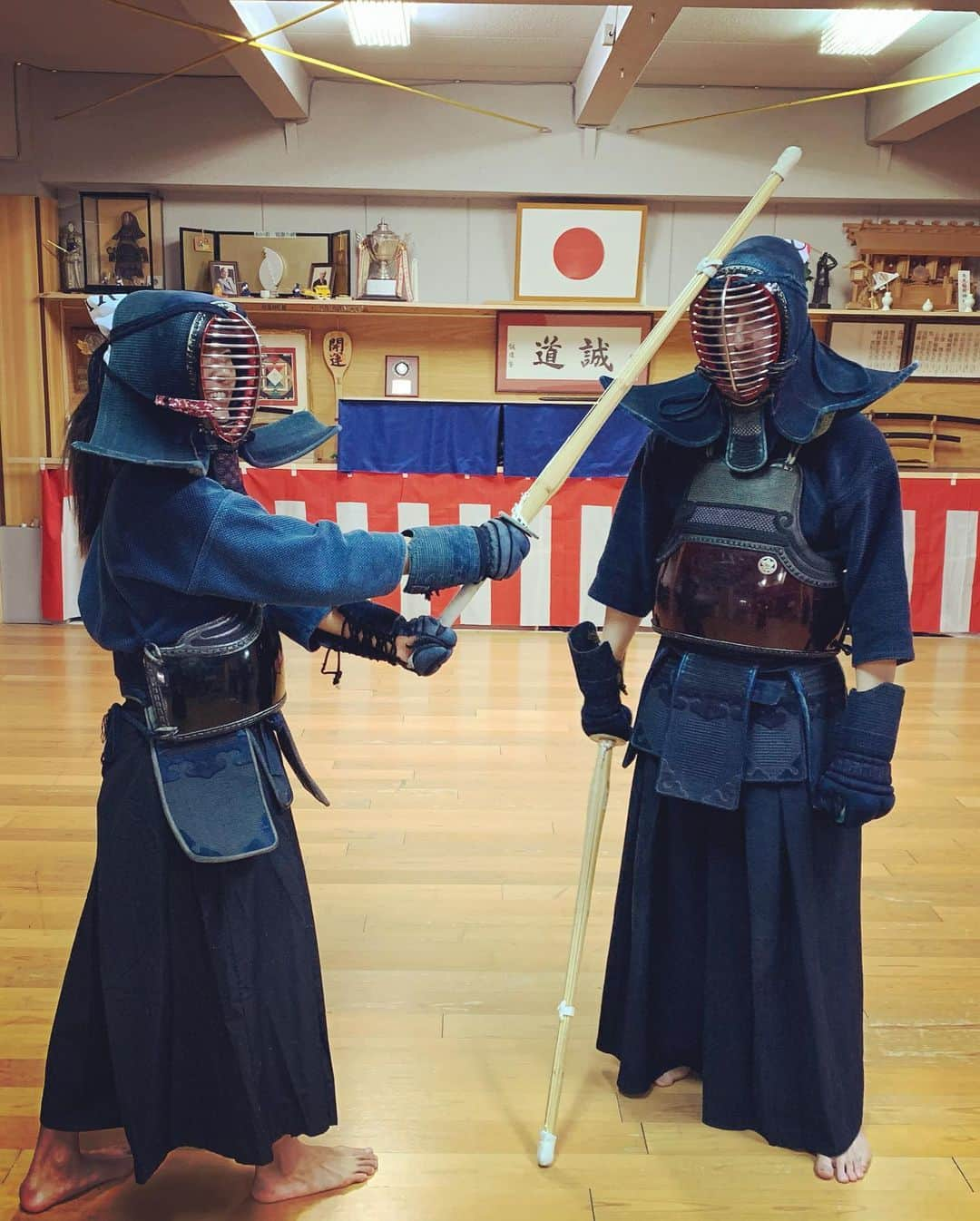 大儀見優季さんのインスタグラム写真 - (大儀見優季Instagram)「For the first time we Took international Kendo class in Tokyo, he taught us basic of Kendo in English, was lots of fun! . .  Guess He is only one who can teach kendo in English in japan 🇯🇵😉 . . . The class was amazing for having experience for first time to learn Kendo. .  #samuraitrip #tokyotrip #kendo #剣道 #martialarts #武道 #東京観光」1月20日 23時43分 - yuki_nagasato