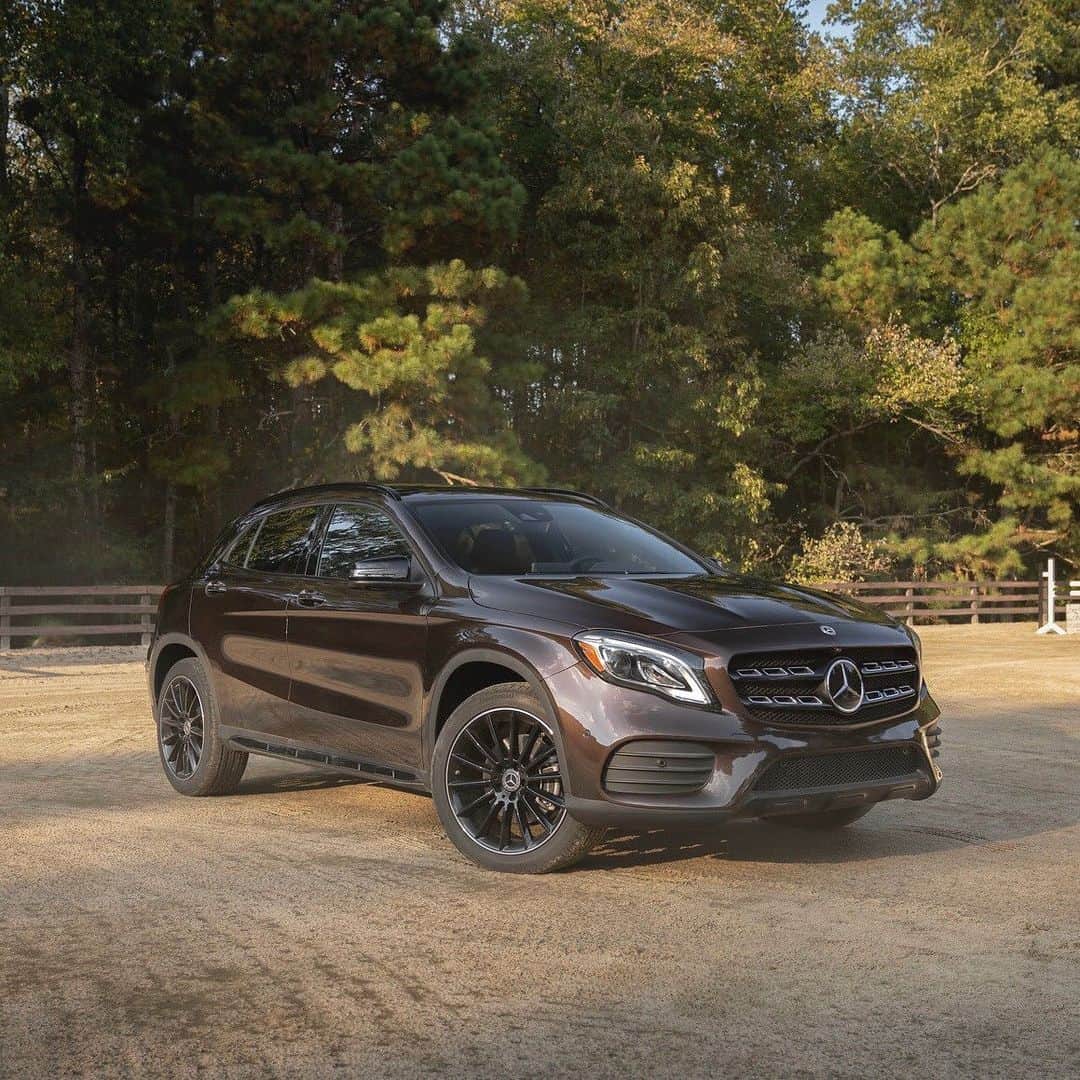 メルセデス・ベンツさんのインスタグラム写真 - (メルセデス・ベンツInstagram)「The Mercedes-Benz GLA has it all. Self-assured and dynamic: the exterior design. Contemporary and high-quality: the interior. #MercedesBenz #MB #GLA #instacars  @clint_davis for #MBphotopass」1月20日 23時55分 - mercedesbenz