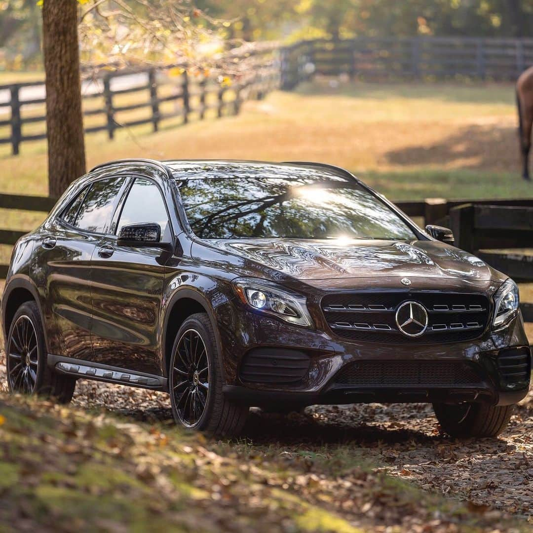 メルセデス・ベンツさんのインスタグラム写真 - (メルセデス・ベンツInstagram)「The Mercedes-Benz GLA has it all. Self-assured and dynamic: the exterior design. Contemporary and high-quality: the interior. #MercedesBenz #MB #GLA #instacars  @clint_davis for #MBphotopass」1月20日 23時55分 - mercedesbenz