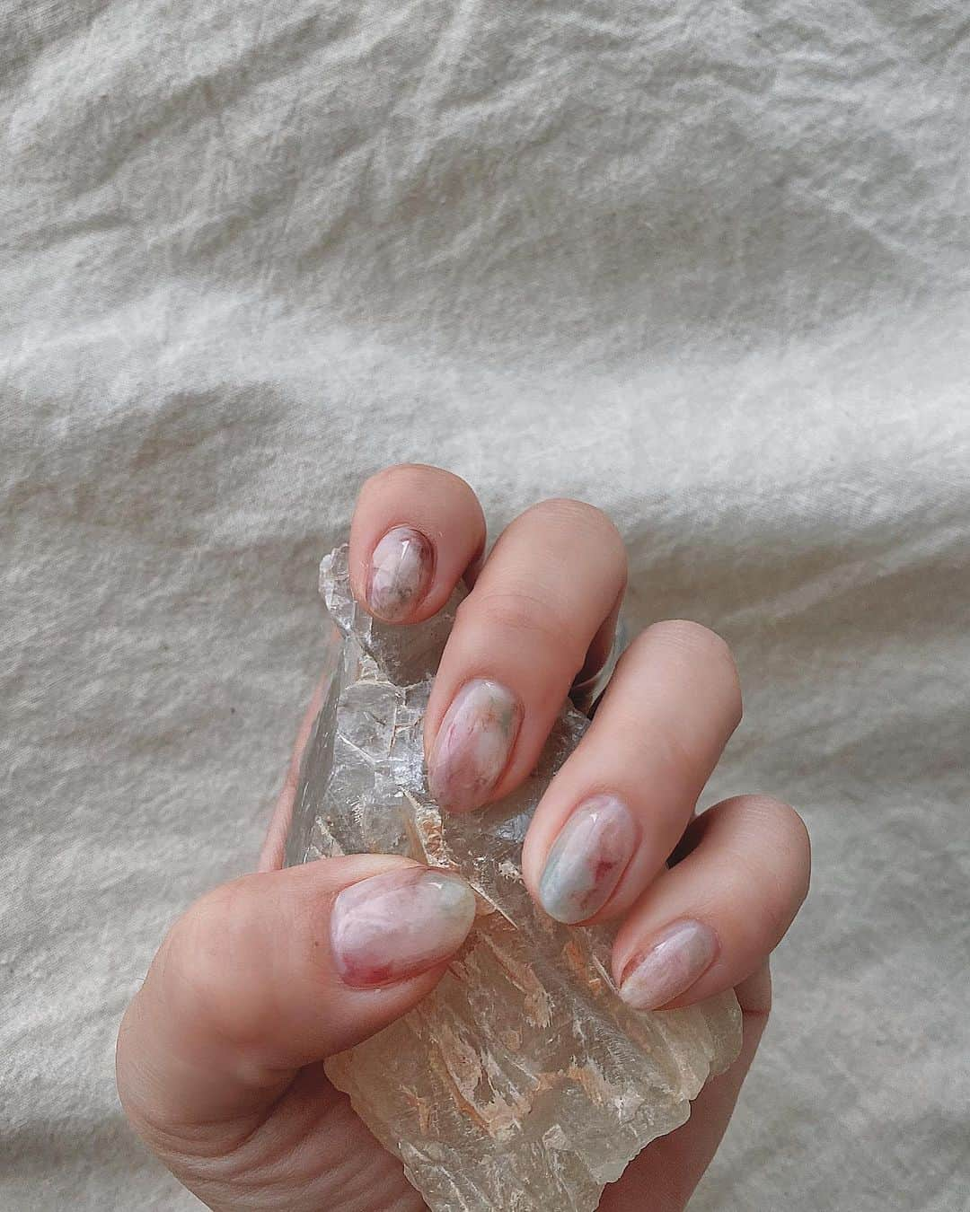 mananailsさんのインスタグラム写真 - (mananailsInstagram)「marble🪐🪐 おそろい💞」1月20日 23時58分 - mananails