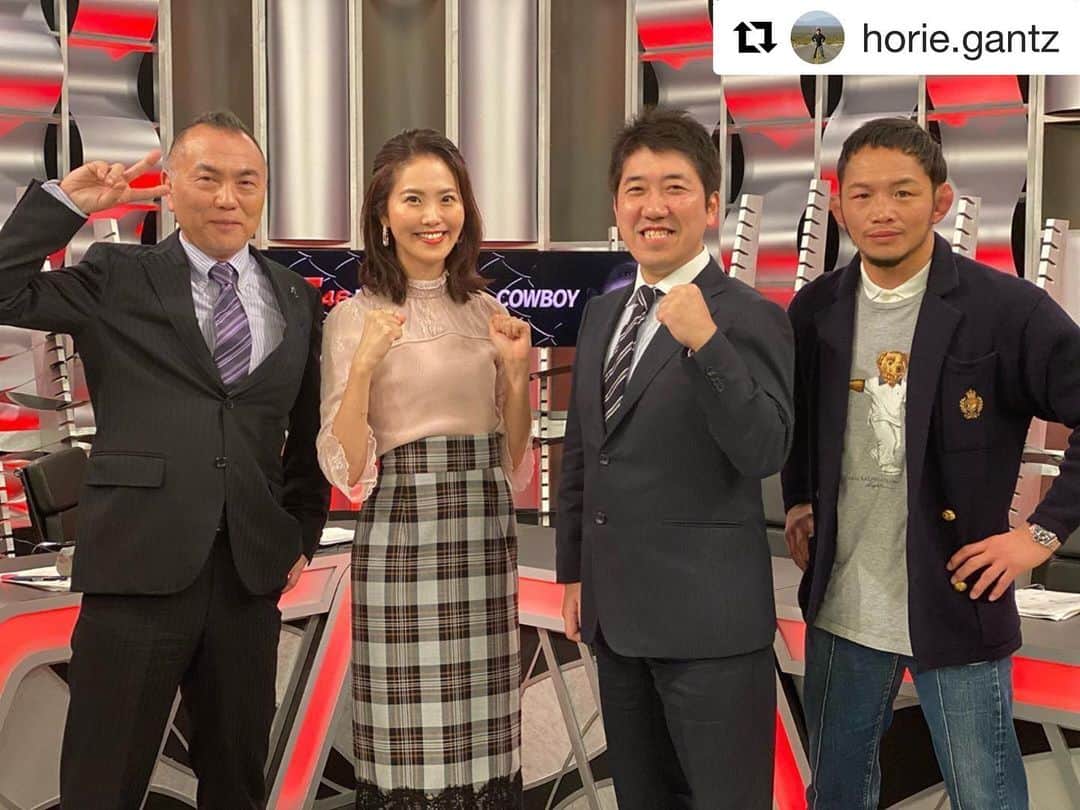 宇野薫のインスタグラム：「ガンツさん UFCの解説、そして大会前の インタビューとありがとうございました！！ #Repost @horie.gantz with @get_repost ・・・ ゲスト解説に宇野薫選手を迎えて放送した『UFC246』。コナー・マクレガーvsドナルド・セローニ、最高だった！放送席もみんなで大興奮。  #ufc246 #WOWOW」