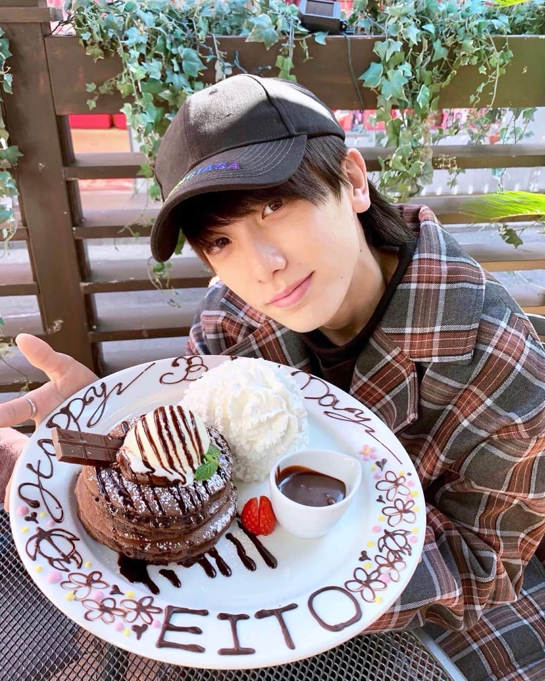 小西詠斗のインスタグラム：「・ 20歳になりました！✨ いつも皆様ありがとうございます！ 幸せです！ これからもよろしくお願い致します！😊」