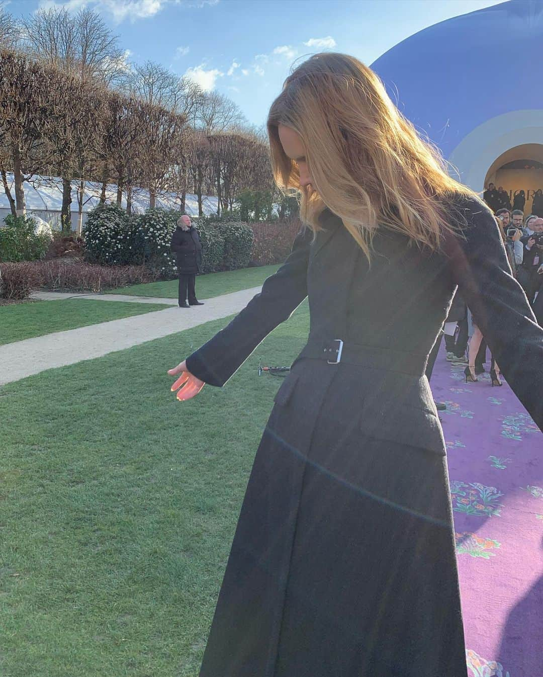 ナタリア・ヴォディアノヴァさんのインスタグラム写真 - (ナタリア・ヴォディアノヴァInstagram)「I ve got a pocket full of sunshine @dior ☀️ 🌈 💓」1月21日 0時09分 - natasupernova