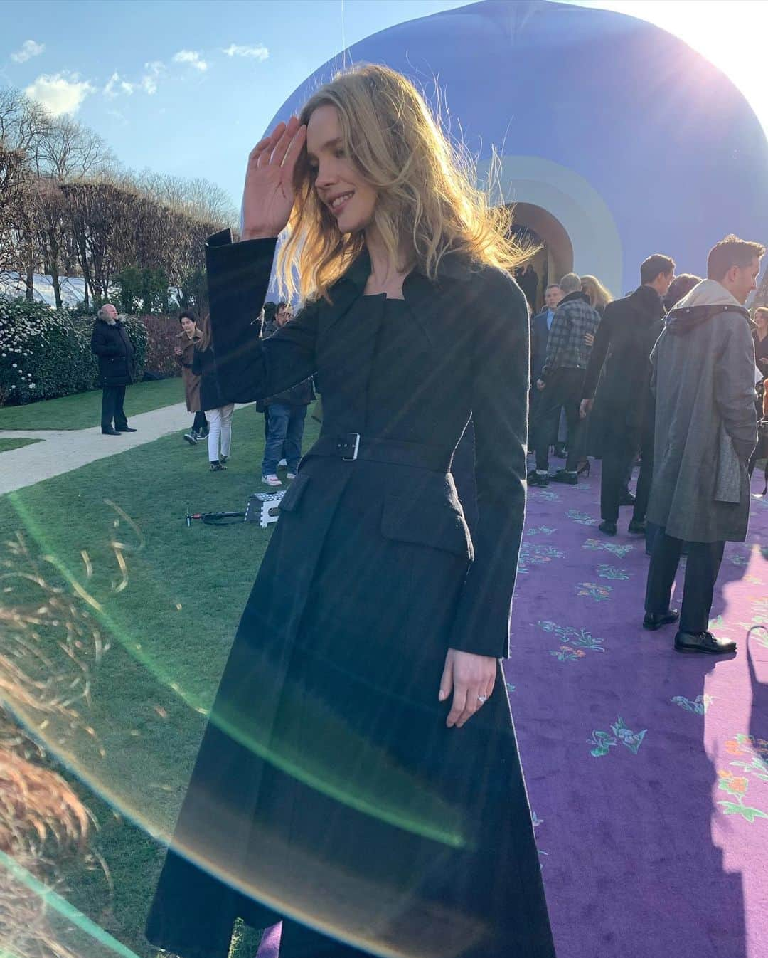 ナタリア・ヴォディアノヴァさんのインスタグラム写真 - (ナタリア・ヴォディアノヴァInstagram)「I ve got a pocket full of sunshine @dior ☀️ 🌈 💓」1月21日 0時09分 - natasupernova