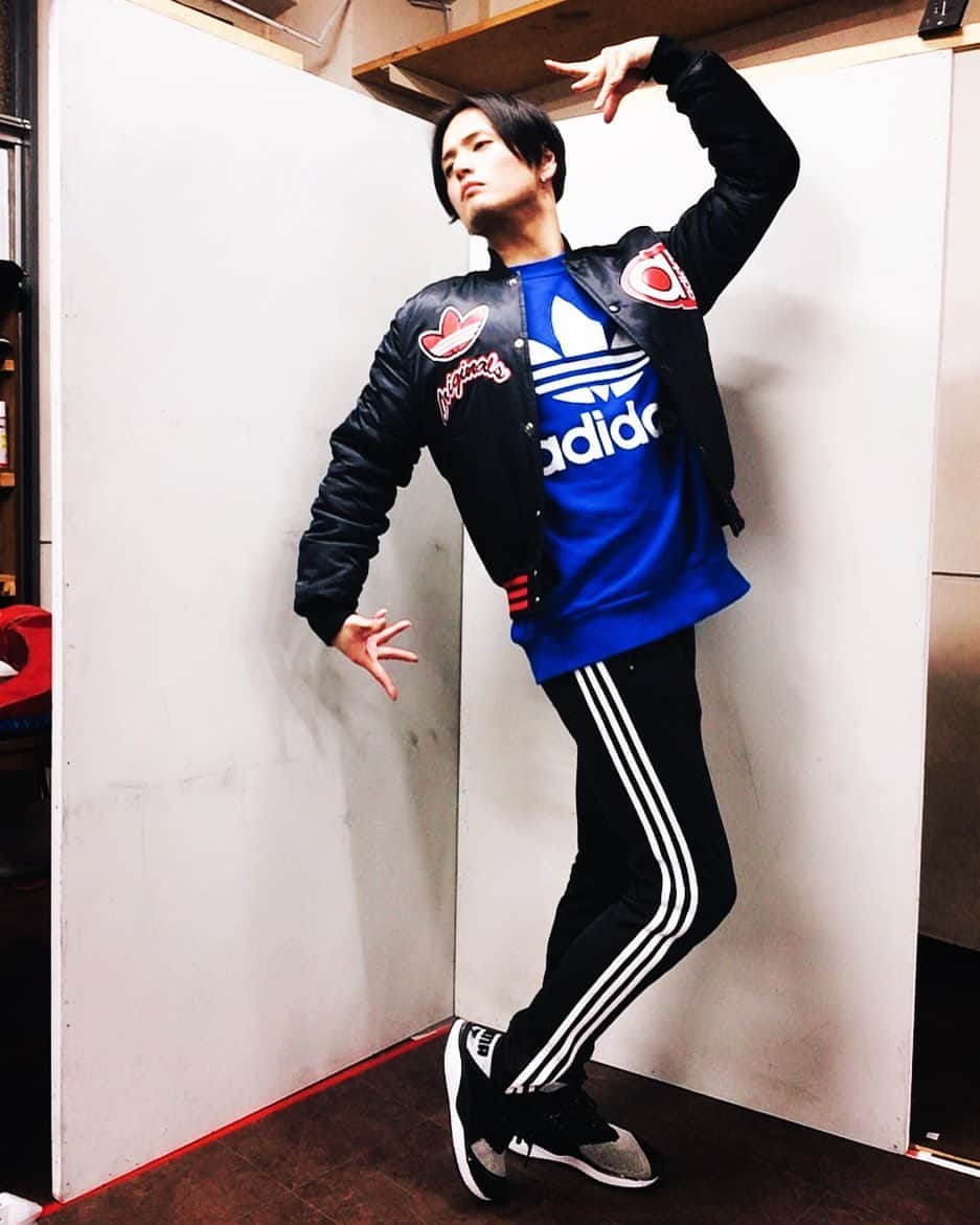 友常勇気さんのインスタグラム写真 - (友常勇気Instagram)「Outfit of the day.lol #友常勇気 #adidas #コーディネート #adidasに #まとめてみました  #ootd #靴 は稽古で履かせて貰ってる #puma だけど #元は兄弟だから #ギリオッケーだね #笑 #立ち姿は #プライスレス #笑笑」1月21日 0時13分 - yuki_tomotsune