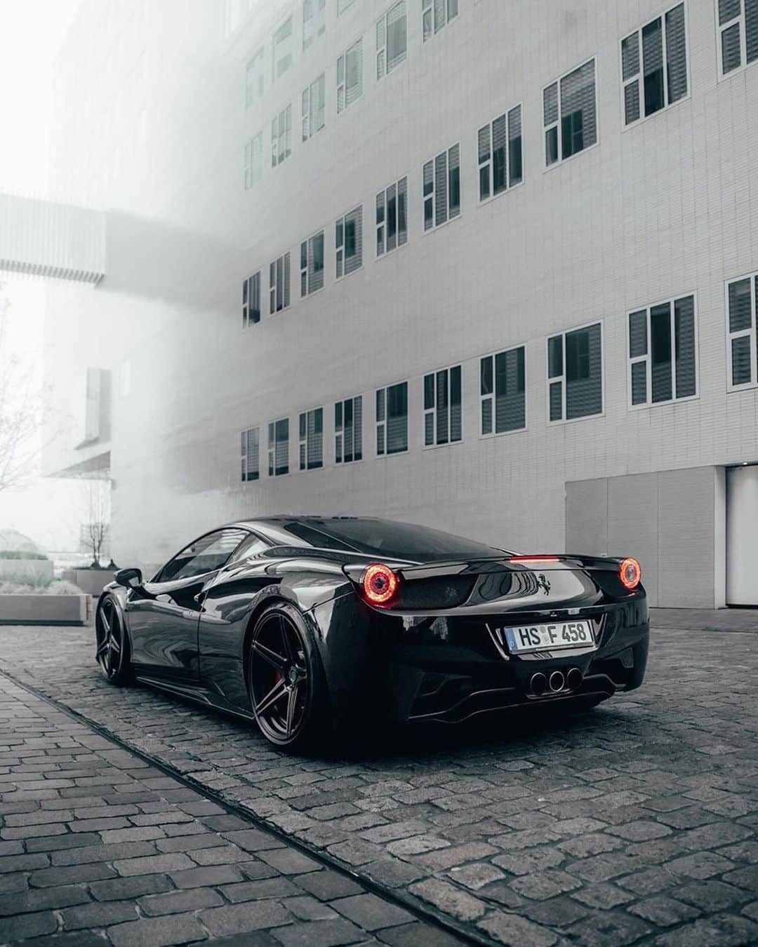 CARLiFESTYLEさんのインスタグラム写真 - (CARLiFESTYLEInstagram)「Perfect looking Ferrari 458!♣️ Photo by @csprb #carlifestyle #Ferrari458」1月21日 0時16分 - carlifestyle