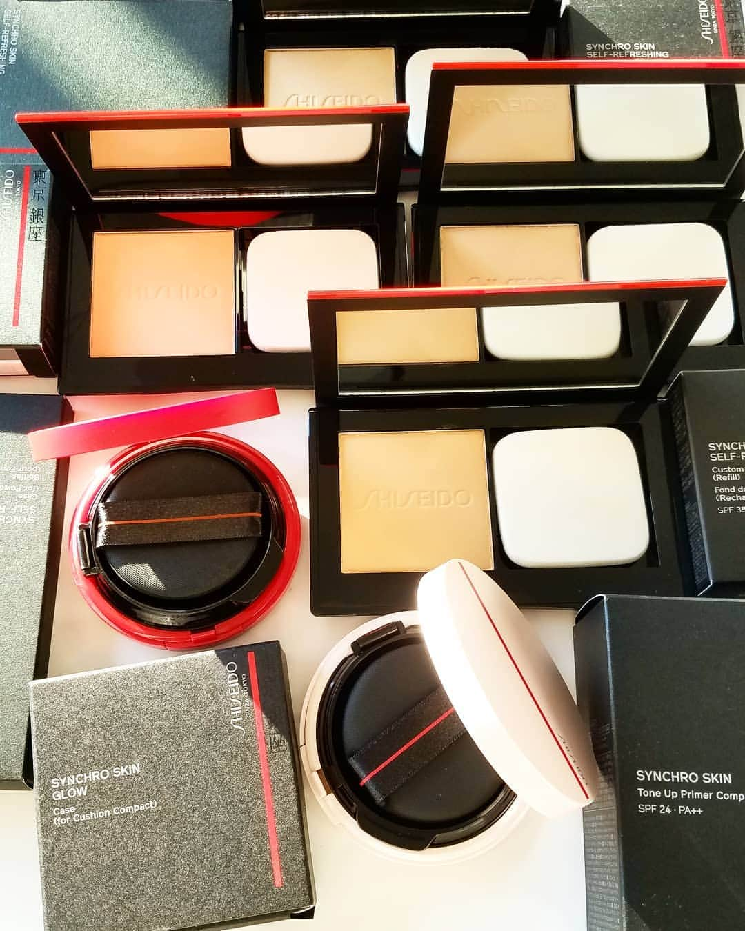 黒田啓蔵さんのインスタグラム写真 - (黒田啓蔵Instagram)「SHISEIDO SYNCHRO SKIN Cushion Compact  Custom Finish Powder Foundation Tone Up Primer Compact 軽やかな感覚そしてしなやかな使い心地 いいですね。進化が止まらない美しい肌に #SHISEIDO #シンクロスキン#パウダリ―#クッションファンデ #プライマ―#軽い使い心地 #シルクのような#美しい肌」1月20日 16時09分 - kurodakeizo