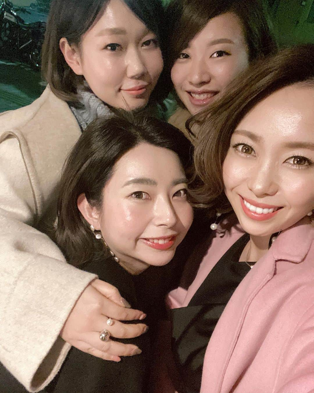 松本亜希さんのインスタグラム写真 - (松本亜希Instagram)「・ 先日、大学の仲良しメンバーで大大大好きな永来権にて新年会🍺🍴 ・ 永来権大人気すぎて、個室以前より尚更予約取れずかなり久々だったから嬉しすぎた♡ ＋おかん達は子なしだったので、久々に4人でゆっくり。 夜に集まれるのはとっても貴重な時間😌 美味しかったし楽しすぎたひとときでした。 ・ あ、12月にiPhone11proに変えたのだけど、写真が本当に綺麗。 もう最近カメラ持ち歩いてません🤪 __________________________________ #永来権 #焼き鳥 #芦屋グルメ  #teamフット#bff  #もちろん食べた量はこの写真のみではない #食べまくった #何食べても美味しい #その中でも写真1枚目の永来権の刺身はまぢで最強」1月20日 16時10分 - m_akiron