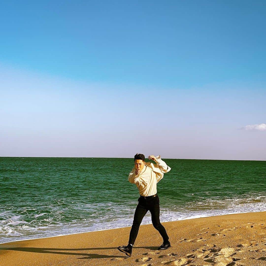 ヒョンミン さんのインスタグラム写真 - (ヒョンミン Instagram)「힐링타임🌼🧚🏻‍♂️ #바다」1月20日 16時12分 - woo.jaka