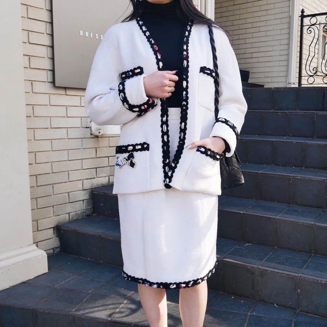Vintage Brand Boutique AMOREさんのインスタグラム写真 - (Vintage Brand Boutique AMOREInstagram)「Vintage Chanel ribbon pocket wool skirt suit size 44 ▶︎Free Shipping Worldwide✈️ ≫≫≫ DM for more information 📩 info@amorevintagetokyo.com #AMOREvintage #AMORETOKYO #tokyo #Omotesando #Aoyama #harajuku #vintage #vintageshop #ヴィンテージ #ヴィンテージショップ #アモーレ #アモーレトーキョー #表参道 #青山 #原宿#東京 #chanel #chanelvintage #vintagechanel #ヴィンテージ #シャネル #ヴィンテージシャネル #amorewardrobe #アモーレワードローブ」1月20日 16時31分 - amore_tokyo