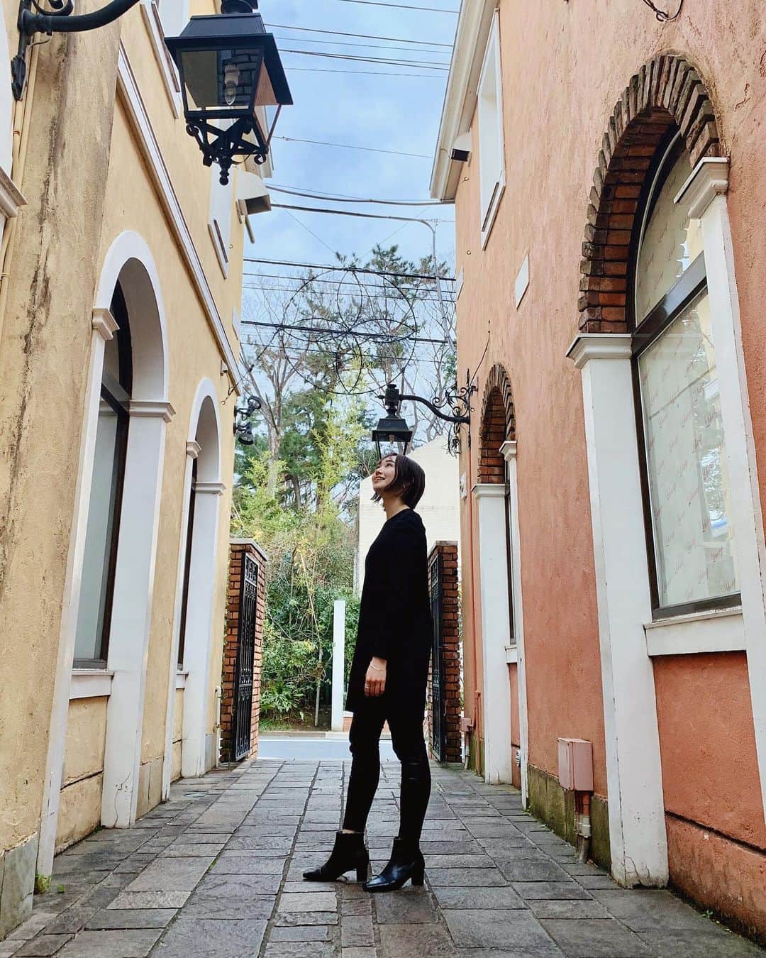 のインスタグラム：「‪‪‪♪♪ osanpo. . れいなと自由が丘をぶらぶら. まるで日本じゃないみたいで、2人してはしゃいじゃった‪‪🤭❤︎‬. . 歩いていたら、たまたま2人とも大好きな｢LUPICIA｣のカフェがあって、お茶することに. 紅茶もケーキも美味しく頂きました‪‪❤︎‬. . 最近コーヒー派だったけど、紅茶もハマっちゃいそう‪‪❤︎‬. . #自由が丘デート  #オシャレな街でした」