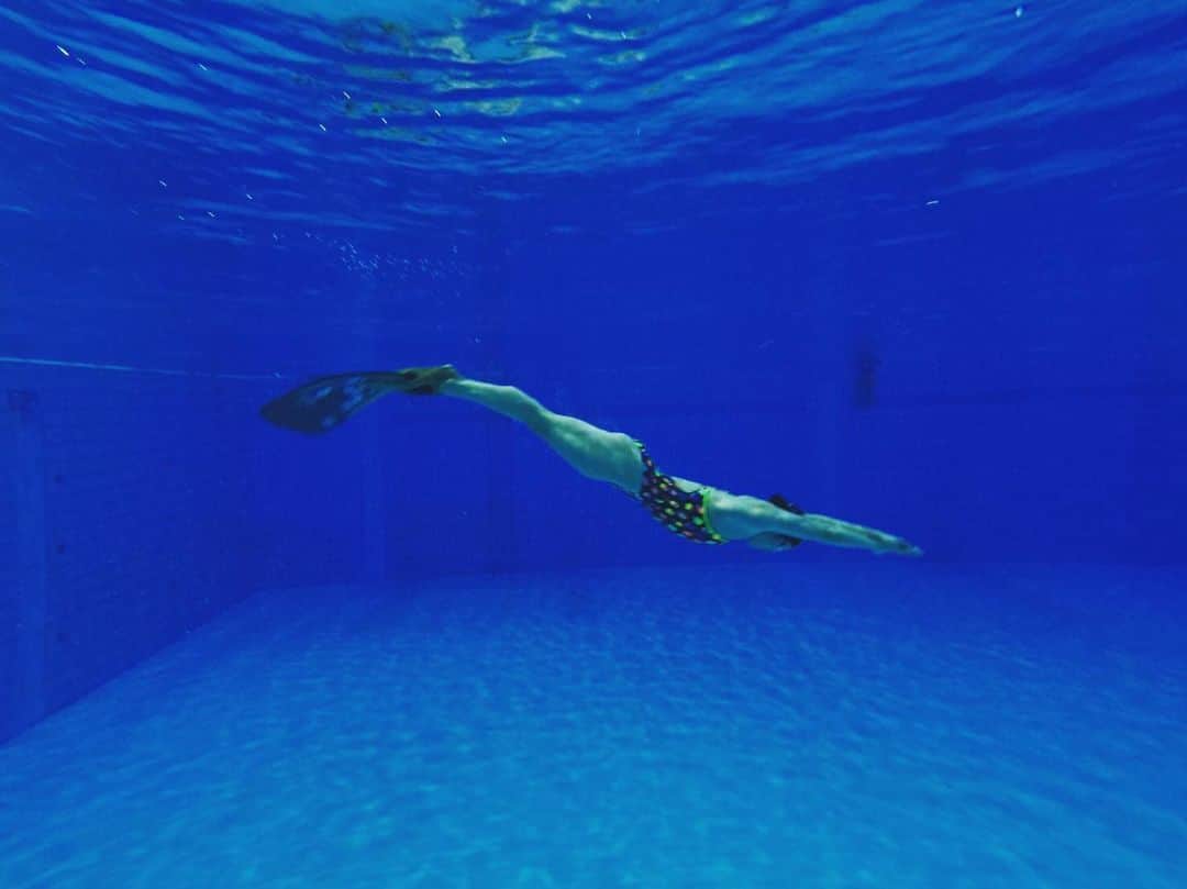 松田志保さんのインスタグラム写真 - (松田志保Instagram)「＊﻿ ええよなあ…水の中…大好き…﻿ ﻿ @wonderyears_swim ⭐️﻿ @funkita.jp ⭐️﻿ @funkytrunks.jp ⭐️﻿ ﻿ #finswimming #swimmer #athlete #japan #nationalteam #sports #pool #wonderyears_swim #funkitajp #funkita #lovefunkita #roadtobest #フィンスイミング #アスリート #日本代表 #ワンダーイヤーズ #ファンキタ #水着 #お気に入り #かわいい #日本選手権 #選考会に出たい #ベスト出したい ﻿#はよ腰治ってくれ #roadtoWG #tobemyself」1月20日 17時03分 - 527shiho