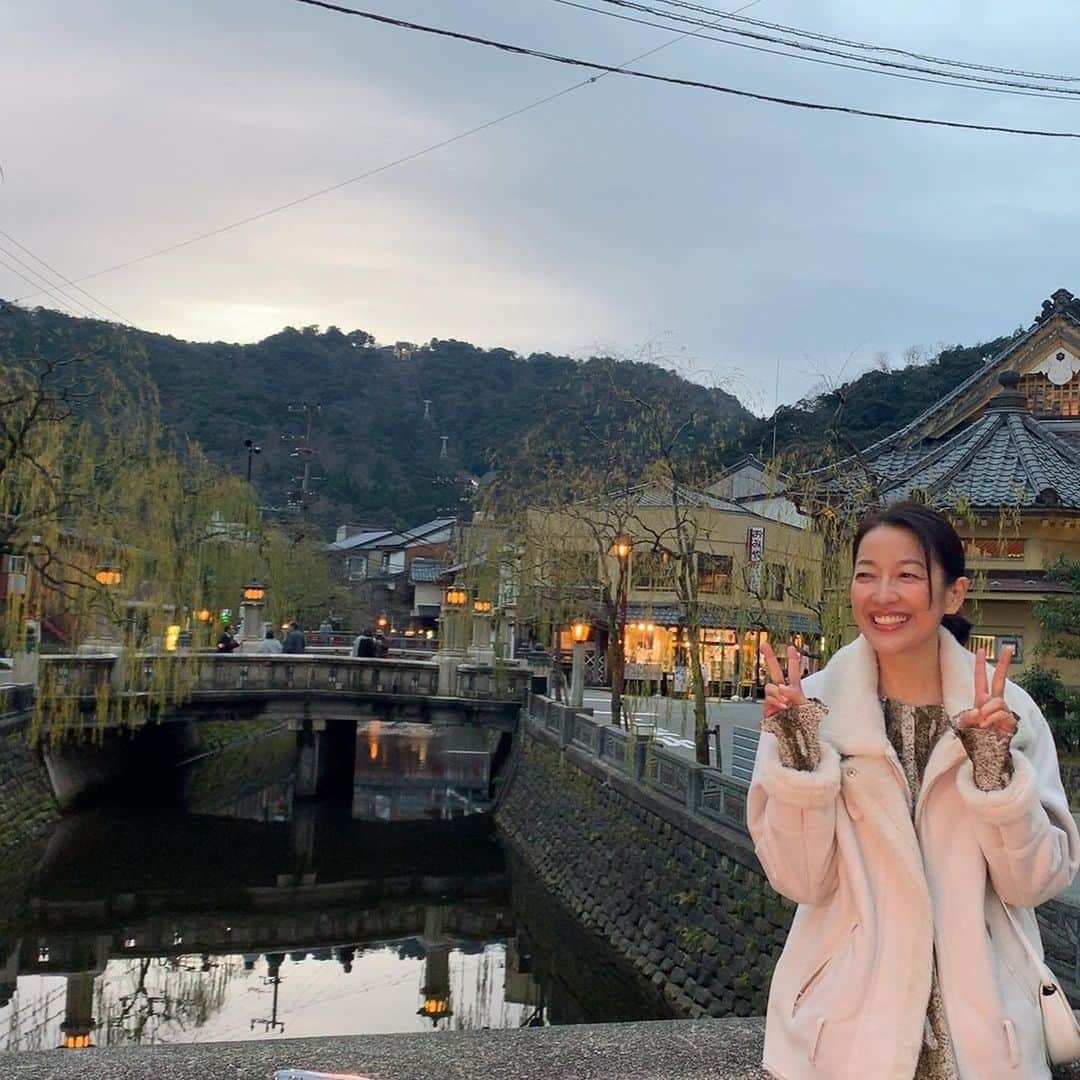 フジテレビ「空旅をあなたへ」さんのインスタグラム写真 - (フジテレビ「空旅をあなたへ」Instagram)「今週木曜２２：５４分〜の「空旅をあなたへ」は、 番組ナレーターも務める、女優・羽田美智子さんの兵庫県 城崎への空旅です✈️✨ 冬の城崎。  旅人を魅了するのは、 風情溢れる街並みと、城崎ならではの味覚。  伝統と歴史薫る新たな湯宿、 「西村屋ホテル紹月庭」でいただくのは、 本海で育まれた松葉カニ🦀  新鮮なお造りやしゃぶしゃぶ、 焼きガニなどを贅沢に楽しみます✨🥺 冬の味覚に酔いしれる、城崎の旅です！  #フジテレビ  #空旅  #空旅をあなたへ ‪#soratabi‬ ‪#羽田美智子 さん #城崎温泉  #兵庫県  #豊岡市  #西村屋ホテル招月庭  #松葉カニ」1月20日 17時18分 - soratabi_fuji