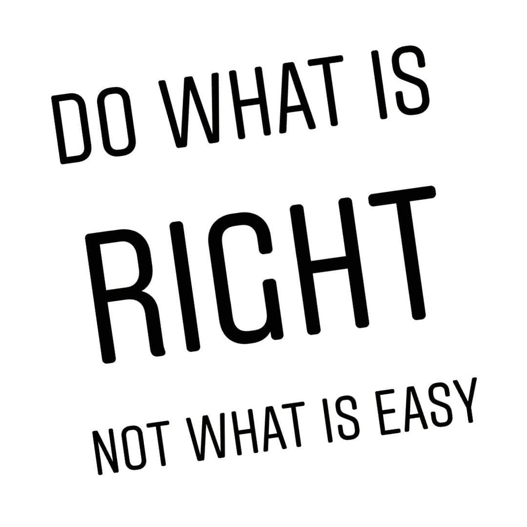 トレーシー・キスさんのインスタグラム写真 - (トレーシー・キスInstagram)「We’ve all been raised to know the difference between right and wrong, it’s not a shock to know what we SHOULD do because our conscience always tells us! But knowing the difference and being the difference are two very separate things my darlings. It may be easier to drive past a mother and child standing at the side of a busy road waiting to cross, but stopping the traffic to help them to cross safely feels so much better. Rushing to get a seat on the train home after a busy day at work may seem like a relief to finally rest up, but seeing somebody else who needs it more than you makes giving up your seat and standing for another hour or two more than worth it for knowing that they’re ok. My grandmother was the most loving, kind and selfless person I have ever met, everytime a situation occurs where I question right and wrong I ask myself what she would do - and everytime just the thought of her helps me to do the right thing. Let us all be more kind and considerate, listen to the voice within and fill the world with love and positivity now and for future generations to come 🙏🏼 What is right will always be right, what is easy will never last———————————— #right #conscience #rightandwrong #listen #vegan tracykiss #gymlife #bodygoals #namaste #muscles #livingmybestlife #tattoo #healthy #happy #inspiration #gains #motivation #ootd #fashion #weightloss #fitness #success #girlpower #redhead #goodvibes #plantbased  #veganism #love #gym #bodybuilding #vegan」1月20日 17時25分 - tracykissdotcom