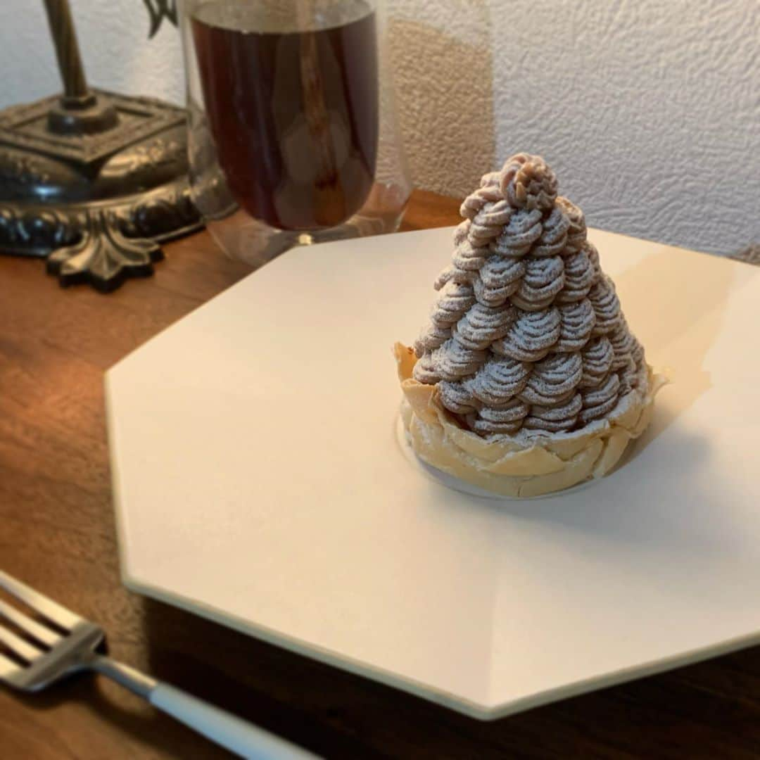 YU-U（工藤由布）さんのインスタグラム写真 - (YU-U（工藤由布）Instagram)「🍴MORI YOSHIDA🧁 念願の🤤モンブラン🌰 横から見ても上から見ても美しい💯 そして美味しい😭🙌🏻 チョコレートも他のケーキも食べてみたいな🍫 ・・・ #moriyoshida」1月20日 17時27分 - nyan22u22nyan