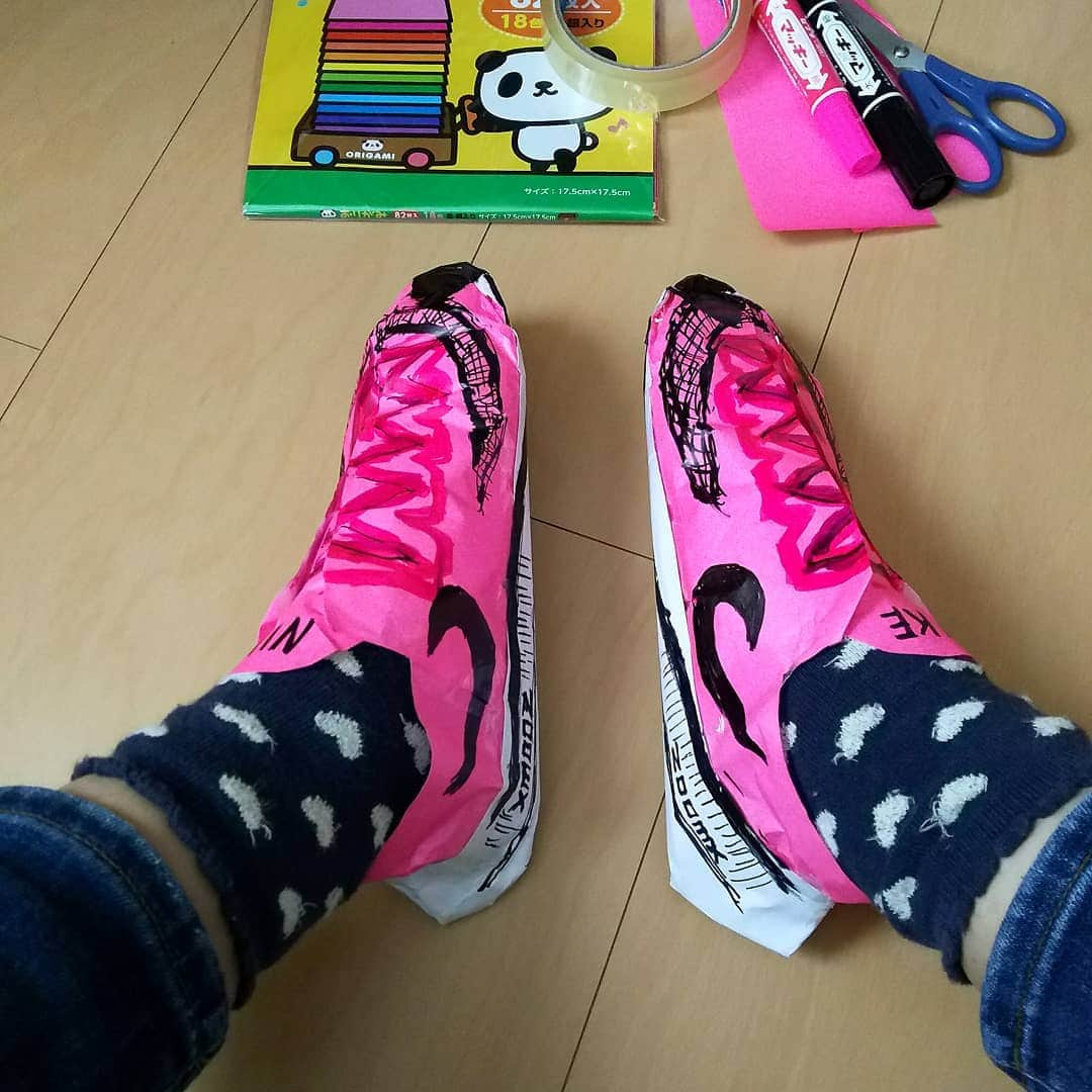 sweet_strawberryさんのインスタグラム写真 - (sweet_strawberryInstagram)「👟👟【￥30250円】 👍今！超流行りの【ナイキ zoomx #ヴェイパーフライ ネクスト％】🏃🏃🏃💨 手に入れた！…な、訳ない。 【#折り紙 】で造った👟👟 #流行りに乗ってみた ##時事ネタ#ネタ #ランニングシューズ#ランニング初心者#皇居ラン #折り紙アート#origami#ペーパークラフト#紙#靴職人#自作 #スニーカー女子#足元くら部」1月20日 17時30分 - sweet_strawberry