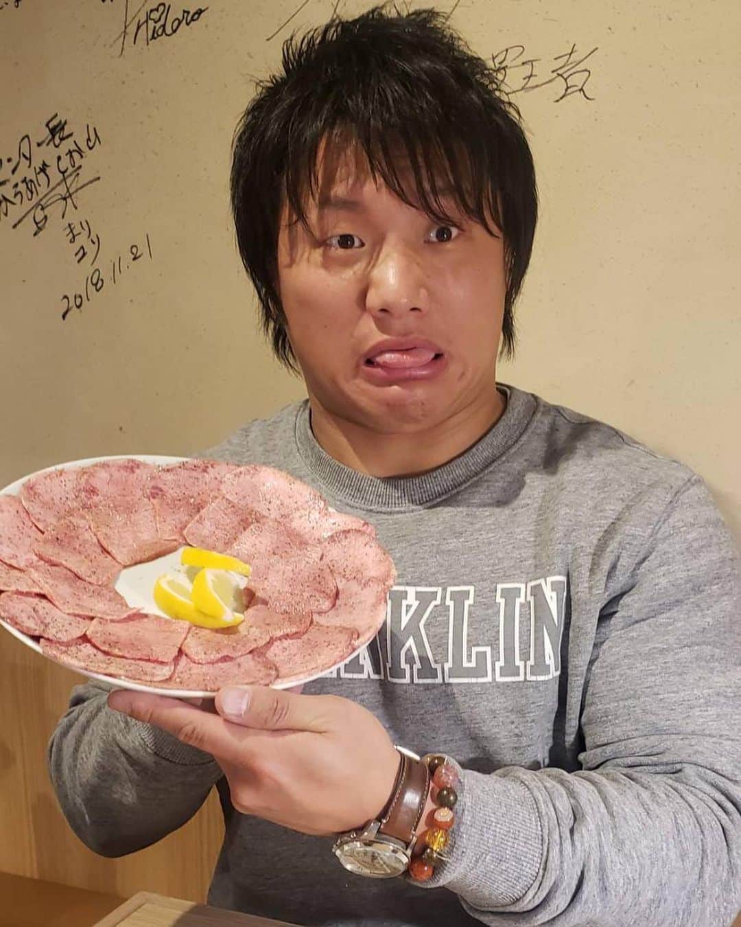 岩本煌史さんのインスタグラム写真 - (岩本煌史Instagram)「昨日食べた肉は、神ってた……🤤 ※僕の写真は顔で「タン」を表現してみました。  #焼肉たん鬼」1月20日 17時55分 - koji_iwamoto