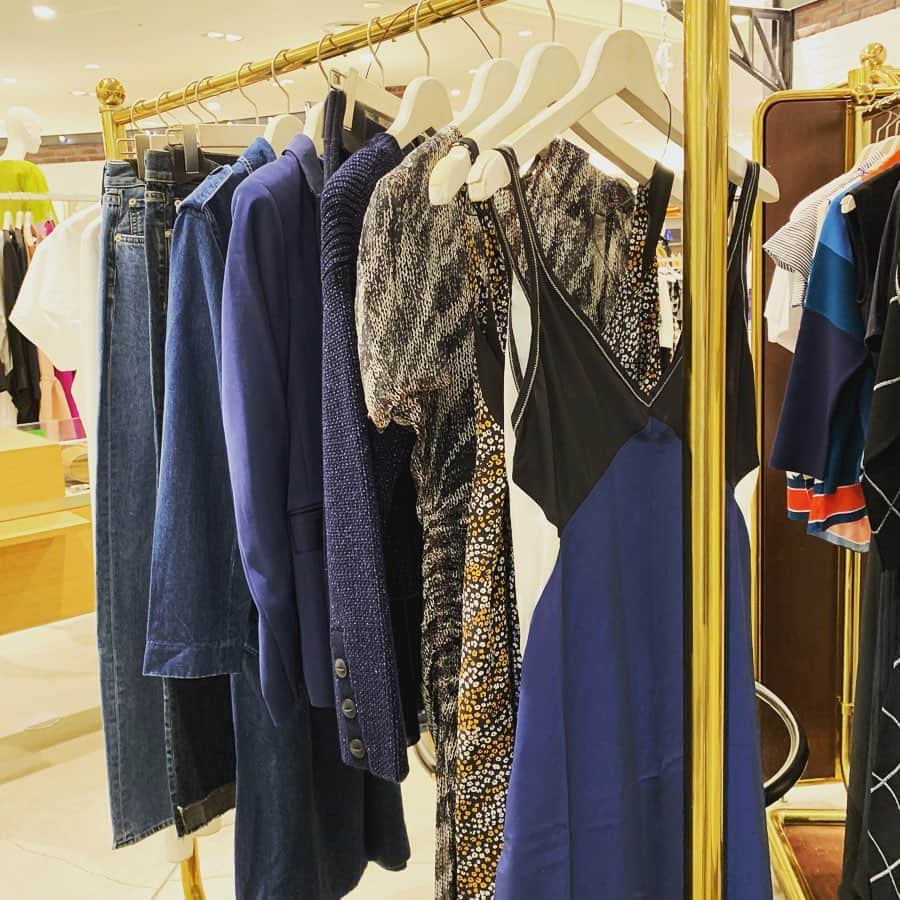 HANKYU.MODEさんのインスタグラム写真 - (HANKYU.MODEInstagram)「D.EDIT SPRING 2020 PRE COLLECTION  At 3F 『D.EDIT』 #Hankyu #HANKYUMODE #umedahankyu #阪急うめだ本店 #うめだ阪急 #阪急百貨店 #osaka #umeda #mode #dedit #proenzaschouler #victoriavictoriabeckham #ragandbone #プロエンザスクーラー #ヴィクトリアヴィクトリアベッカム #ラグアンドボーン #新作 #新作入荷 #precollection」1月20日 18時03分 - hankyumode