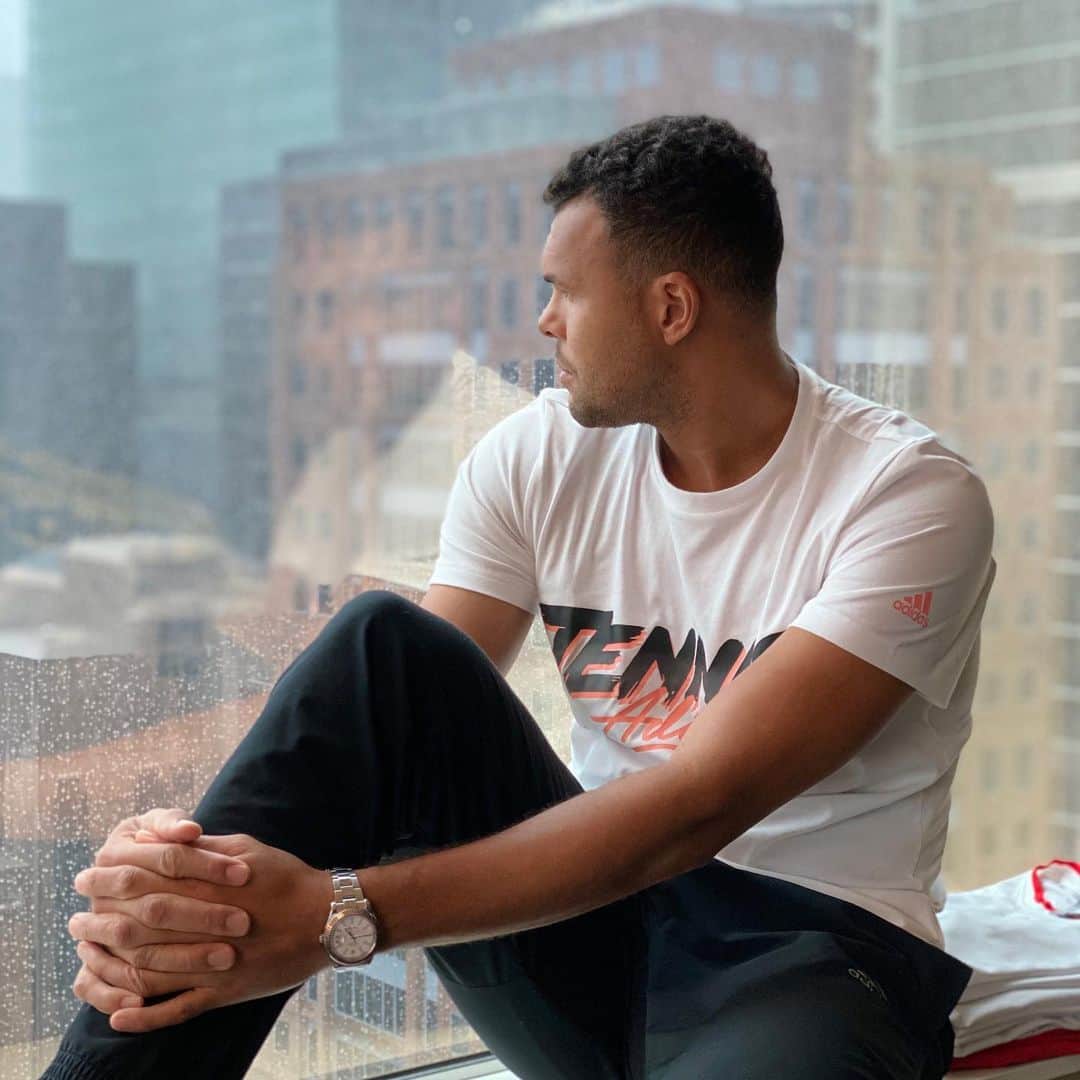 ジョー＝ウィルフリード・ツォンガのインスタグラム：「Focus 👀🇦🇺🎾 #tsongateam #ausopen」