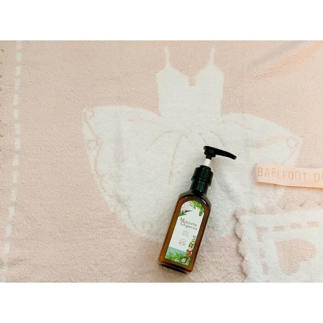 徳山沙季さんのインスタグラム写真 - (徳山沙季Instagram)「. ♡ @milpoche_organics のクリームで毎日しっかりケアしています💐💐 最近は、乾燥がかなり気になるのでたっぷりつけて時間をかけて保湿してます😊 . 正中線も妊娠線も全くできてないのでこのまま乗り切れるといいな😌 @barefootdreamsjapan のチュチュのデザインのブランケットが可愛すぎる🥰🥰 ふわふわで私が使いたいくらいです😋♡ . . @milpoche_organics @barefootdreams  #ミルポッシェオーガニクス #MilpocheOrganics #barefootdreams  #ベアフットドリームス  #ベアフットドリームスベビーブランケット  #無添加  #マタニティ #プレママ #妊娠線予防 #妊娠線予防クリーム　 #スキンケア #保湿」1月20日 18時19分 - saki.whitesnow