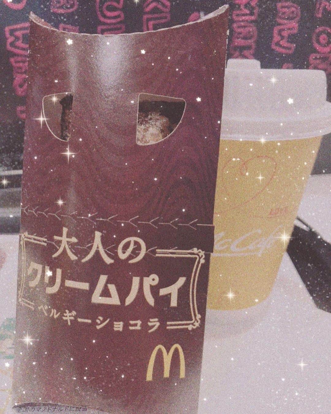 あつひろのインスタグラム：「やっと食べた♪ 悩んでこっちに( ๑´•ω•)۶”  #大人のクリームパイ  #ベルギーショコラ #スイートフロマージュ #マクドナルド #マック #マクド #McDonald's #」