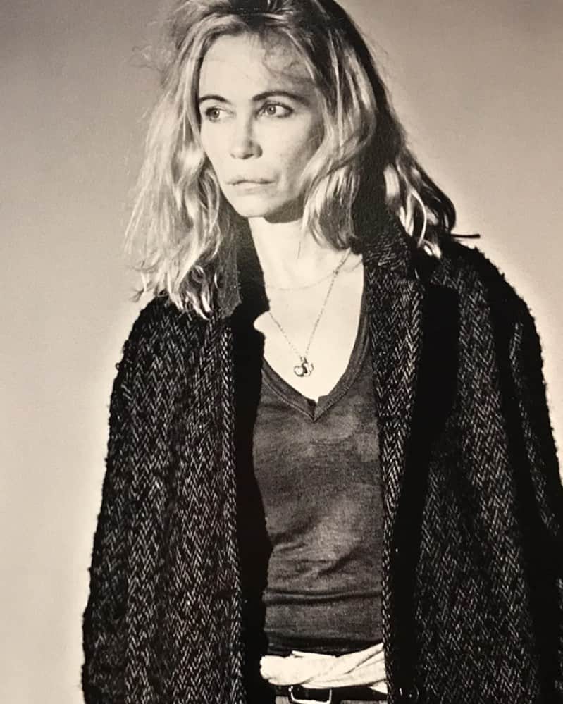 エマニュエル・ベアールのインスタグラム：「#havefaith 🙏🏻 #week  on thé Road Again .... #theatrelesgemeaux  #theater  @pascalrambert @structureproduction 📷 @jeanlouis.fernandez #emmanuellebeart」