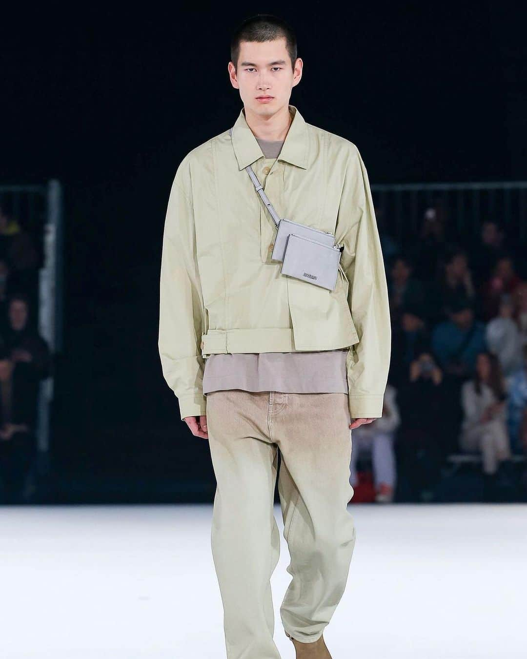 HYPEBEASTさんのインスタグラム写真 - (HYPEBEASTInstagram)「@hypebeaststyle: @jacquemus‘ distinctive minimalist palette came to life at #ParisFashionWeek. Dubbed “THE YEAR ‘97,” the Fall/Winter 2020 collection was imbued with soft shades of ivory, creamy ecru, gray, olive, violet and blue over linen trousers, delicate mohair sweaters, puffer jackets, trench coats, anoraks, vests and loose slacks, showcasing the silhouettes in the form of clean-cut lines and loosely tailored layers. Head to the link in our bio to view the entire presentation. ⁠⠀ Photo: Regis Colin/@nowfashion」1月20日 18時42分 - hypebeast