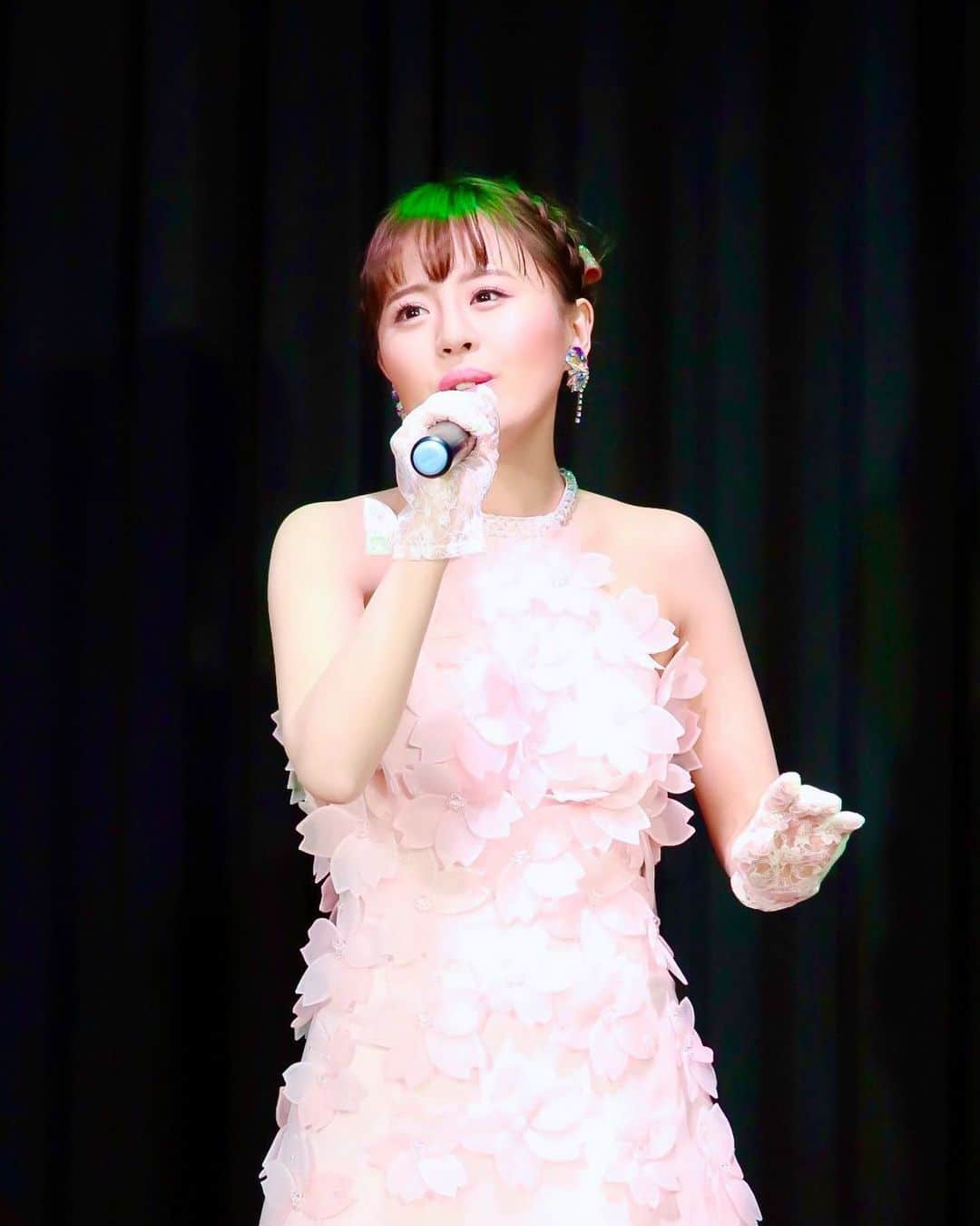 のインスタグラム：「📣Information 昨年に続き、今年も Birthday Liveの開催が決定しました‼︎ 「真衣ひなのBirthday Live ～ひなの祭りvol.2～」 2020年3月1日（日）1部2部制 場所：ガルバホール（新宿） チケット発売情報含め詳細は 近日中にお知らせ致します。 一年に一度の‼︎ 皆様との濃密なひととき✨ 今年は初めての試みのお楽しみ企画もあり 当日、新たな活動も発表になりますので 是非お立ち会い頂けたら嬉しいです‼︎‼︎ 皆さまとお会い出来るのを とってもとっても楽しみにしています😊❤️ . #birthdaylive #ひなの祭り #手帳の3月1日にじゅうまる◎」