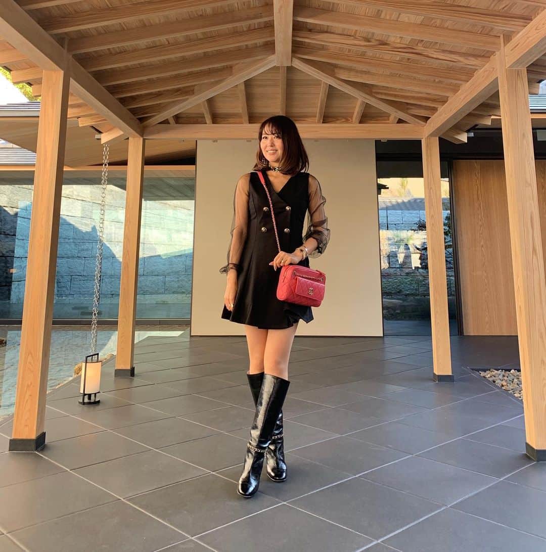 のインスタグラム：「こんばんは♡ おつかれさま♡ ・ 少し前の  @parkhyattkyoto ・ ちょっとムチってる笑 ・  onepiece  @jsfashion.jp  bag  @chanelofficial ・ ・ #京都#ホテル#ラグジュアリーホテル #そうだ京都行こう#京都ランチ#京都カフェ#高台寺#ファッション#コーデ#大人可愛い#luxuryhotel#fashion#code#happy#instagood #instafashion」