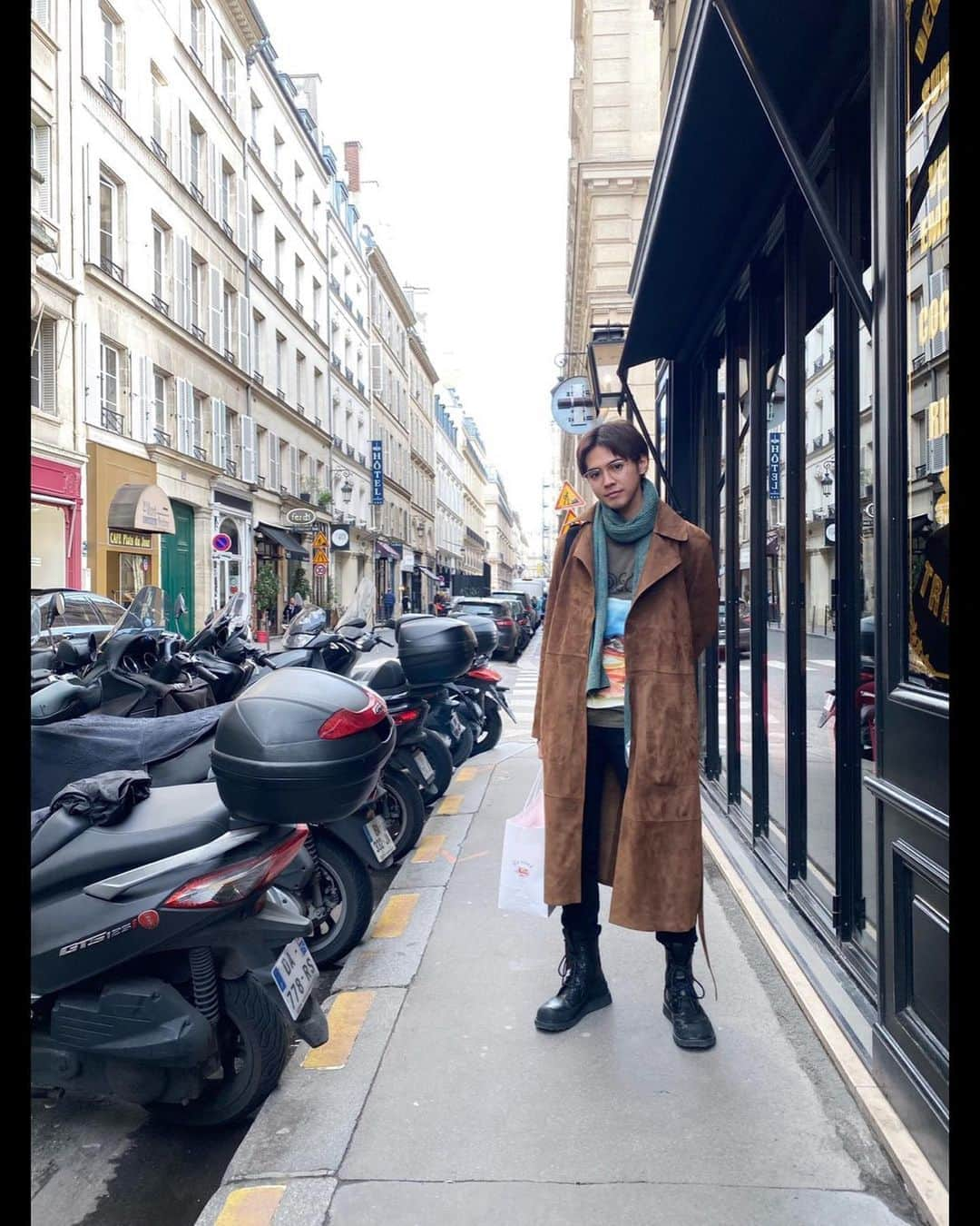 片寄涼太さんのインスタグラム写真 - (片寄涼太Instagram)「My outfits for 3 days in Paris… 🇫🇷🍷✨ LOEWE new collection and some of my personal wardrobe items. 👕👖 @loewe  @jonathan.anderson  #loewe」1月20日 18時43分 - ryota_katayose__official