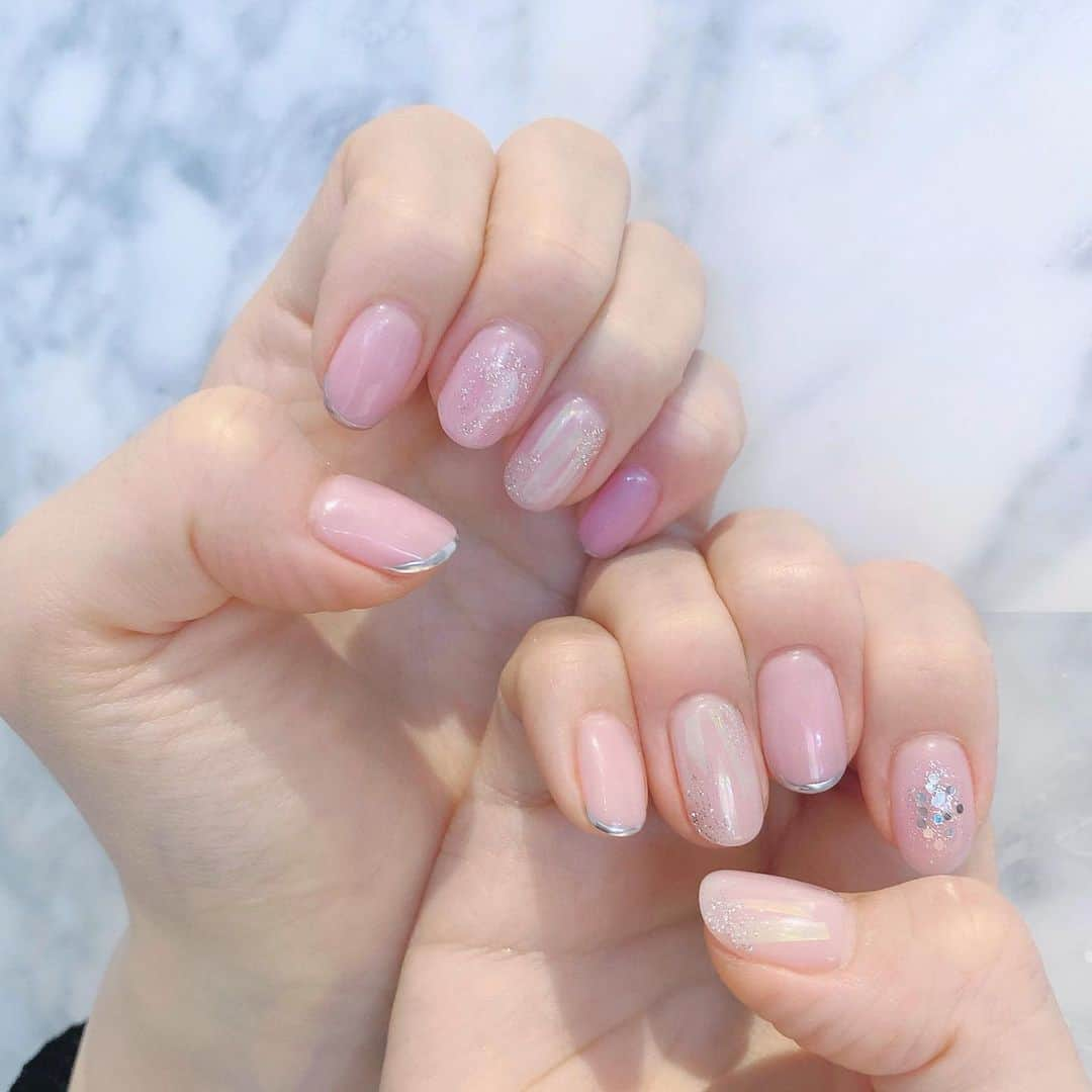 麻亜里さんのインスタグラム写真 - (麻亜里Instagram)「今回のネイル💅 先端にメタリックが入っているのがポイント★ 担当は友達のゆか🥰 @yuka09nail . #ピンクネイル#青みピンク#ラベンダーカラー#メタリックネイル#麻亜里ネイル」1月20日 18時46分 - maari.0108