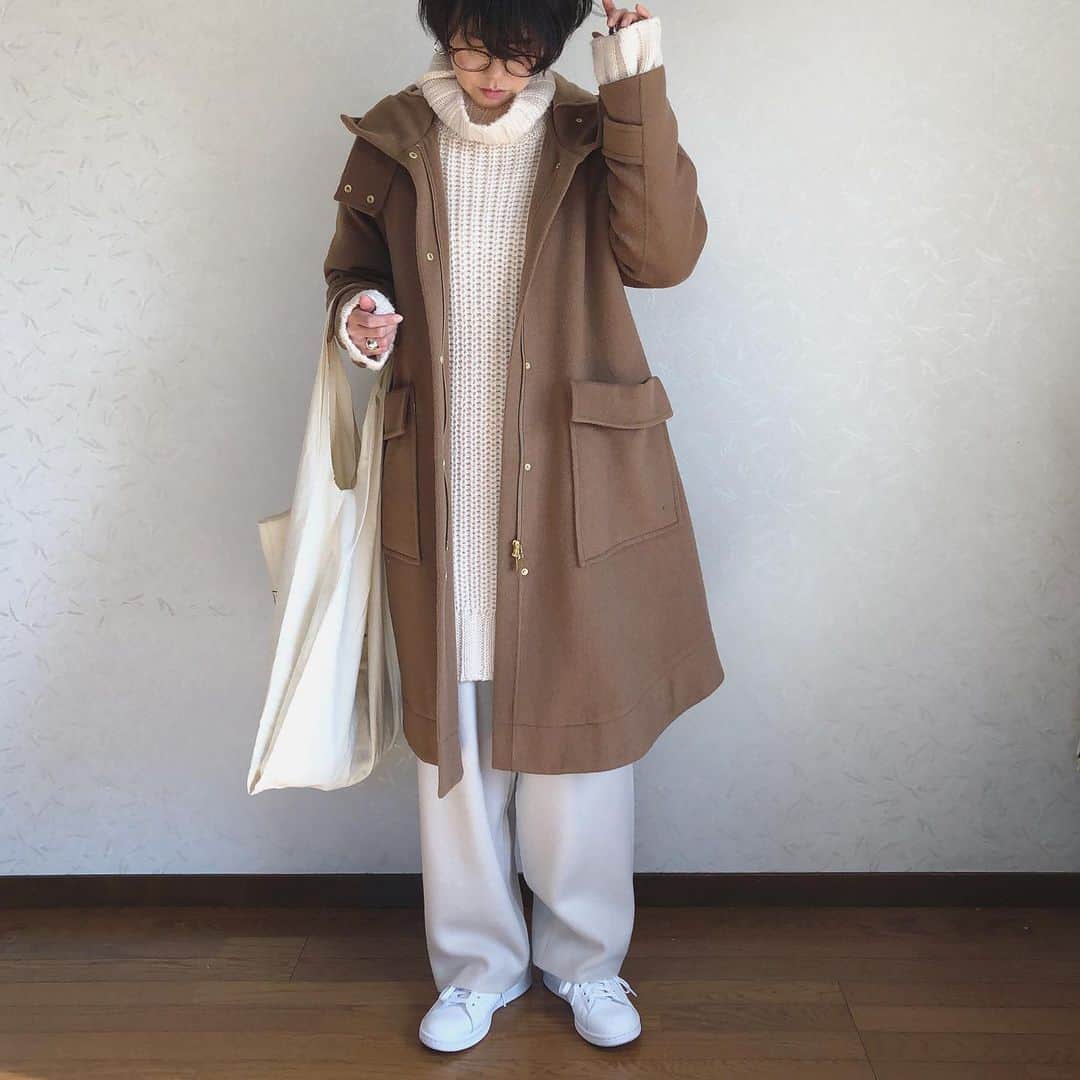 ak_m1120さんのインスタグラム写真 - (ak_m1120Instagram)「高見えを目指すなら多色使いは避け‥って聞いたので、色少なめにしてみました。 . . . どうでしょう？🥺 . . . . outer#stylebar #emmataylor @stylebar.jp @emmataylor_ny  pants#nikoand @nikoand_official . . . . #fashion #code #outfit #ootd #stylebarstyle #stylebarjp #ママコーデ #ママファッション #スタイルバー #エマテイラー #キャメルコート #ニットパンツ #ニコアンド #スタンスミス #ニット #pr #wear更新」1月20日 18時57分 - ak_m1120