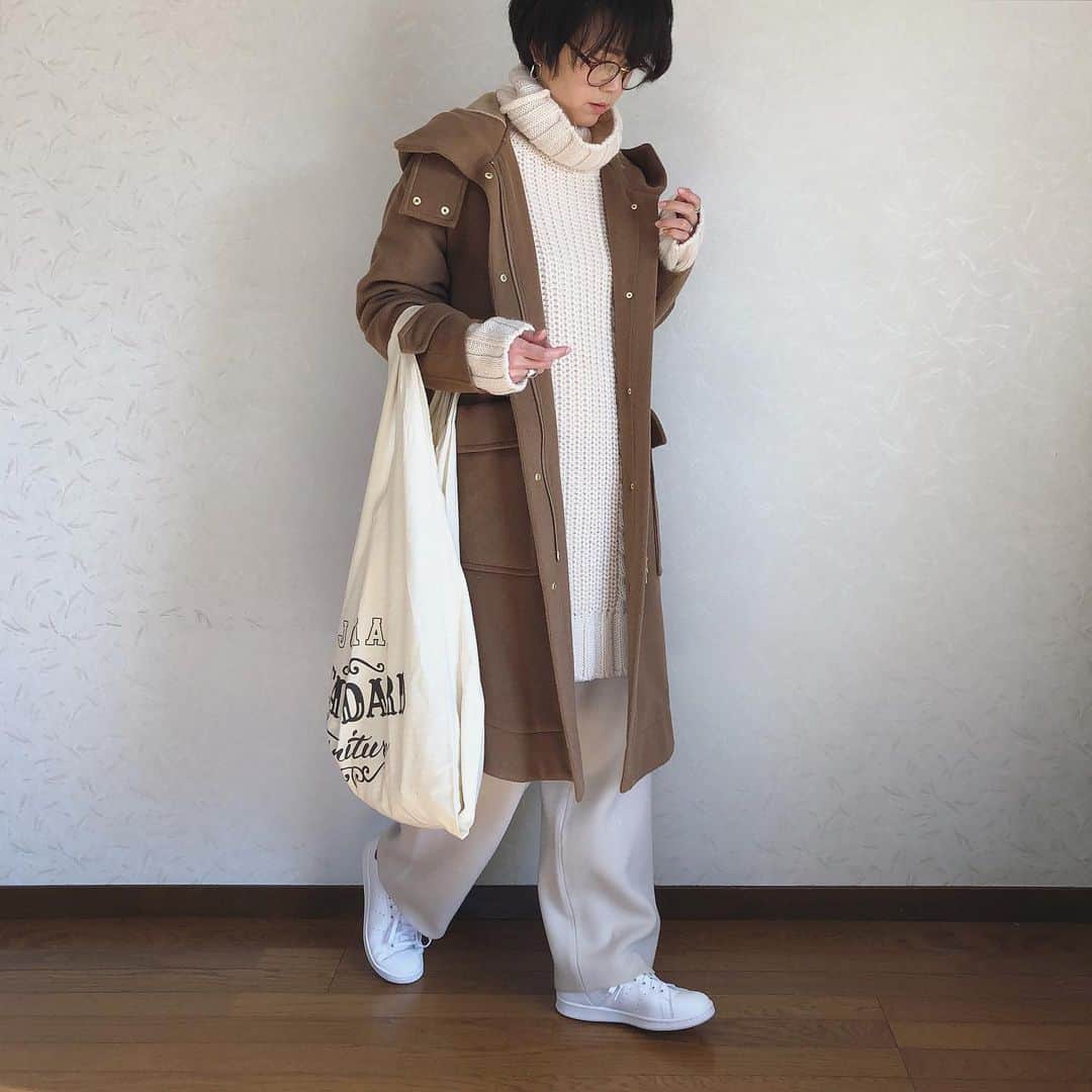 ak_m1120さんのインスタグラム写真 - (ak_m1120Instagram)「高見えを目指すなら多色使いは避け‥って聞いたので、色少なめにしてみました。 . . . どうでしょう？🥺 . . . . outer#stylebar #emmataylor @stylebar.jp @emmataylor_ny  pants#nikoand @nikoand_official . . . . #fashion #code #outfit #ootd #stylebarstyle #stylebarjp #ママコーデ #ママファッション #スタイルバー #エマテイラー #キャメルコート #ニットパンツ #ニコアンド #スタンスミス #ニット #pr #wear更新」1月20日 18時57分 - ak_m1120
