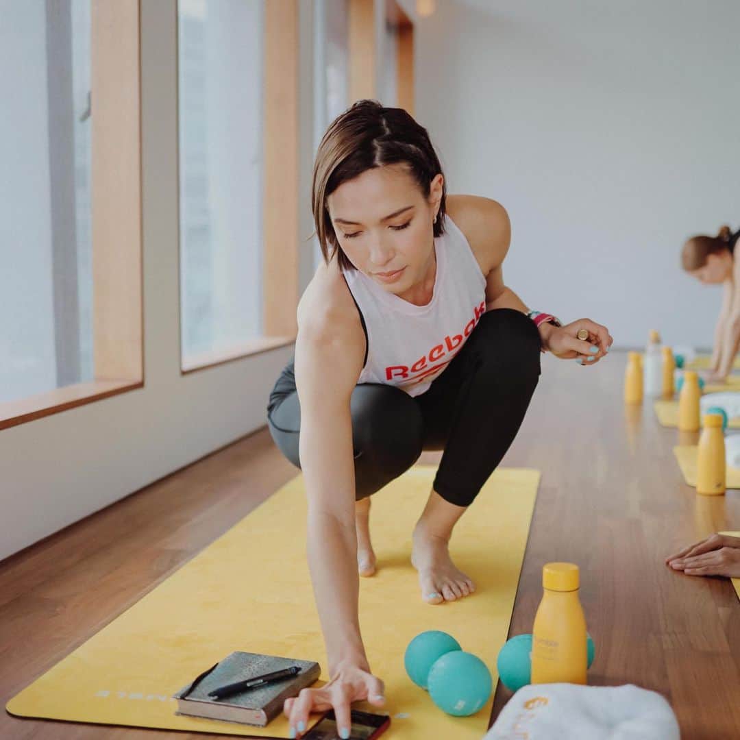 Livさんのインスタグラム写真 - (LivInstagram)「Shhhh, phones off. Time for @fitsphere_bylivlo . www.fit-sphere.com #liv4Reebok #fitsphere」1月20日 18時59分 - livlogolding
