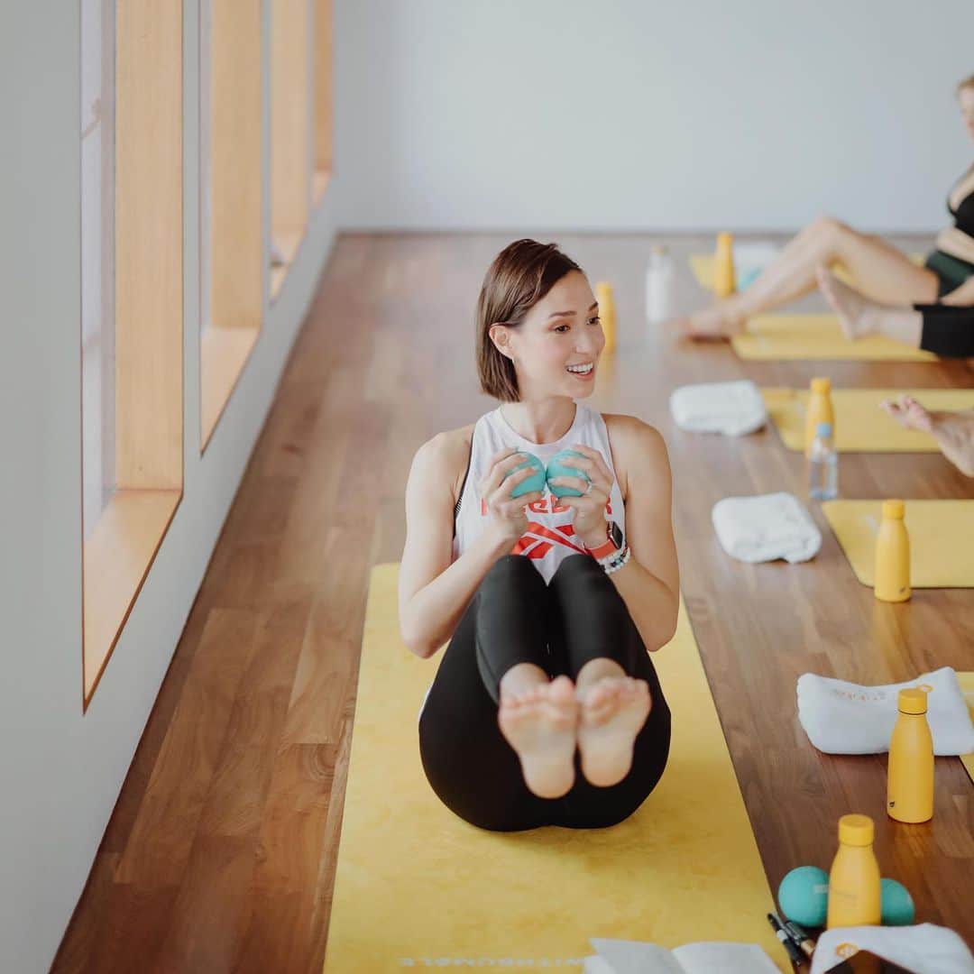 Livさんのインスタグラム写真 - (LivInstagram)「Shhhh, phones off. Time for @fitsphere_bylivlo . www.fit-sphere.com #liv4Reebok #fitsphere」1月20日 18時59分 - livlogolding