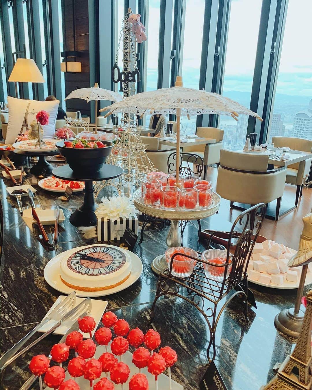 Kozue Kawabeさんのインスタグラム写真 - (Kozue KawabeInstagram)「strawberry buffet🍓 ㅤㅤㅤㅤㅤㅤㅤㅤㅤㅤㅤㅤㅤ ㅤㅤㅤㅤㅤㅤㅤㅤㅤㅤㅤㅤㅤ ㅤㅤㅤㅤㅤㅤㅤㅤㅤㅤㅤㅤㅤㅤㅤㅤㅤㅤㅤㅤㅤㅤㅤㅤㅤㅤ ㅤㅤㅤㅤㅤㅤㅤㅤㅤㅤㅤㅤㅤ #hotel #ホテル  #東京女子部 #conradosaka #コンラッド大阪　#ビュッフェ　#ホテルビュッフェ #ストロベリービュッフェ #スイーツビュッフェ #パリ #ストロベリー #カフェ #スイーツ #東京女子部 #デザート #フォトジェニック #sweets #strawberry #大阪 #osaka #大阪スイーツ #大阪カフェ」1月20日 19時09分 - miyaco8