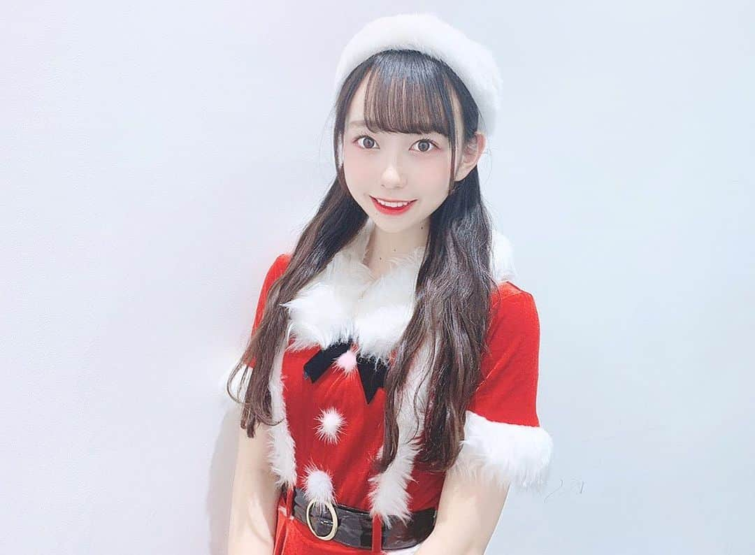 大盛真歩さんのインスタグラム写真 - (大盛真歩Instagram)「🎅🏻 . . . とっても遅いサンタさんだよ(^_^)♡ #xmas #merrychristmas #サンタコス #サンタ #プレゼント #メリークリスマス #instagood #instadaily #red」1月21日 0時35分 - maho_usagi