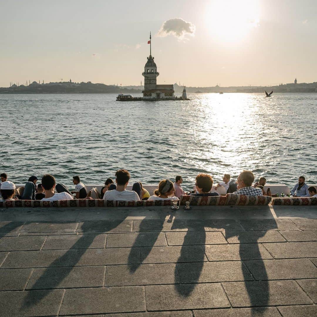 National Geographic Travelさんのインスタグラム写真 - (National Geographic TravelInstagram)「Photo by Matthieu Paley @paleyphoto // Sponsored by @GoTurkey // Istanbul is enriched by the energy of the Bosphorus, a strait that divides the city and connects the Black Sea to the Sea of Marmara. On the Asian side of Istanbul, I love to walk on the promenade opposite the Maiden's Tower at sunset and feel the pulse of the city. // Discover what makes Turkey so special. Follow #goturkey」1月21日 0時36分 - natgeotravel