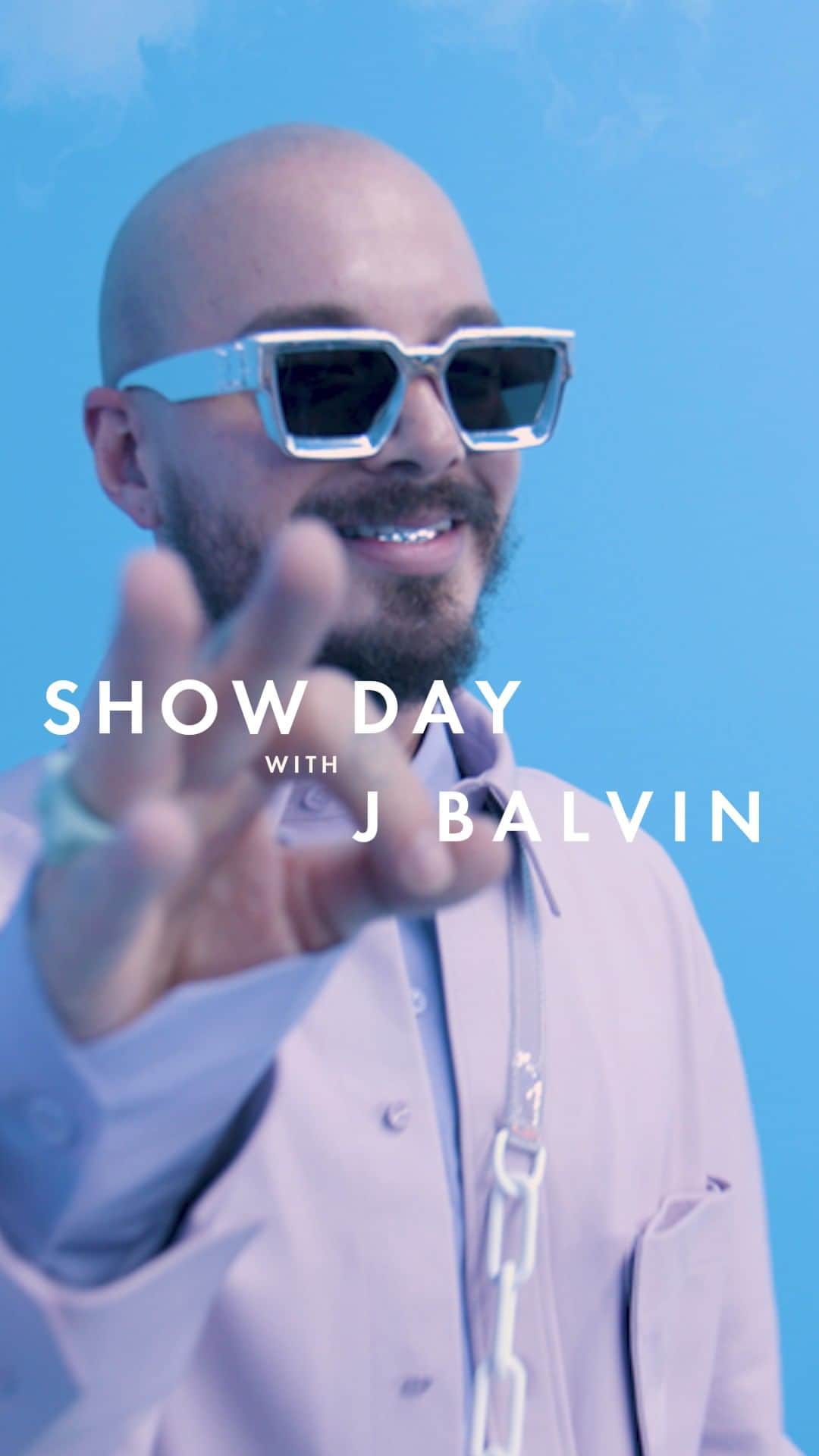 のインスタグラム：「#LouisVuitton invited @jbalvin as a special guest at the Men’s Fall-Winter 2020 Fashion Show. Spend some time getting to know the Colombian musician before the show as he shares how his mom got him into fashion, what it takes to join the Latino Gang, and why he loves to wear color. Video by @cgaimari」