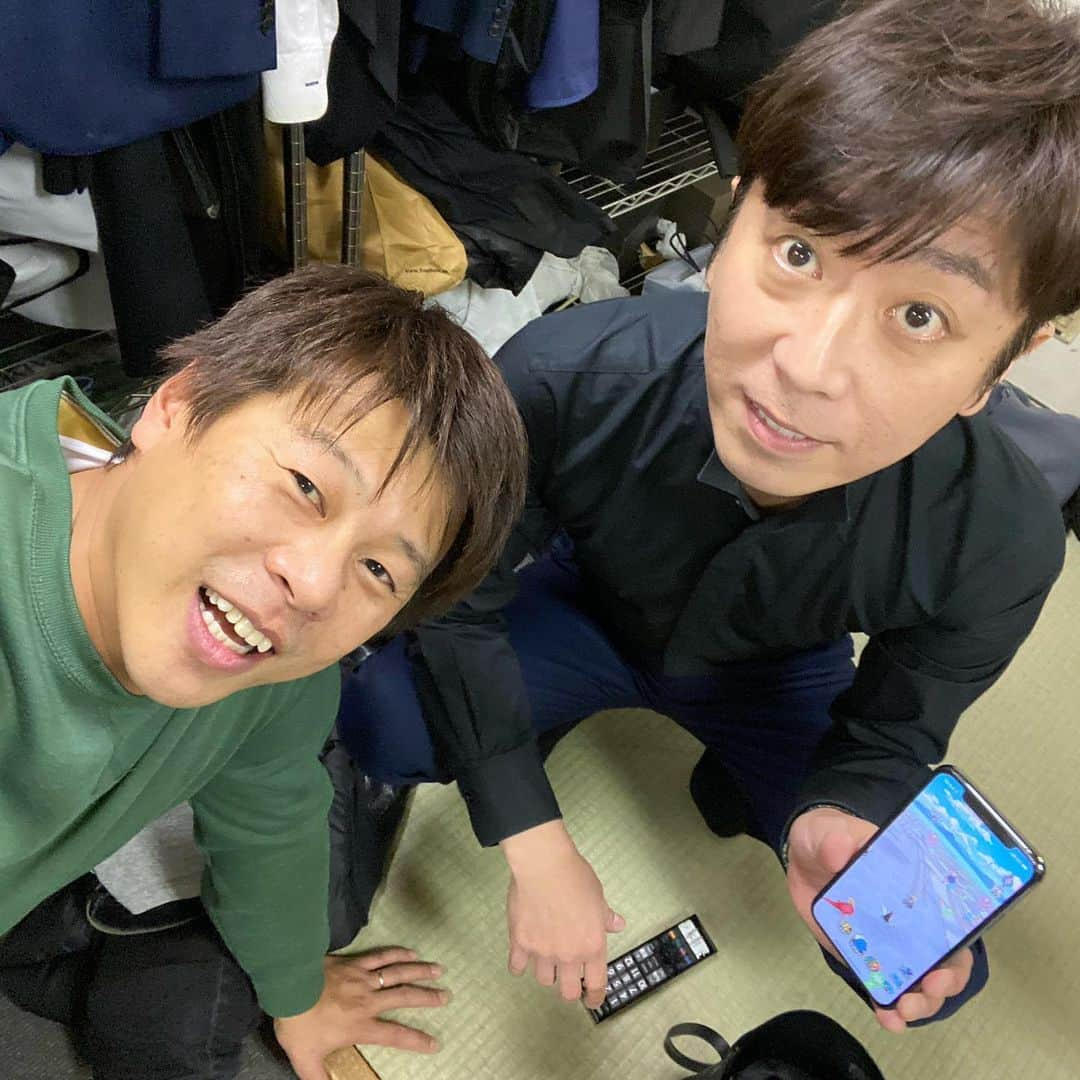 ロッシーさんのインスタグラム写真 - (ロッシーInstagram)「決定！『ガンガンいこうぜ！全国お土産クエスト～関東制覇編～』 CS放送 フジテレビONE  フジテレビONEsmart 2020年1月27日（月）24時30分～25時から放送開始予定 後藤輝基（フットボールアワー） ロッシー（野性爆弾） #CS放送  #フジテレビONE #ドラゴンクエストウォーク芸人 #ドラクエウォーク芸人 #DQウォーク #DQW #ドラゴンクエストウォーク #全国おみやげずかん #コンプリート #ドラゴンクエスト #日本全国 #グルメ #ウォーキング #ATHLETA #スクエアエニックス #フジテレビ #フットボールアワー後藤 #最上もが #大狸ぽんぽこ #野性爆弾 #ロッシー #より。 #ロシ写真」1月20日 19時12分 - yaseibakudan_rossy