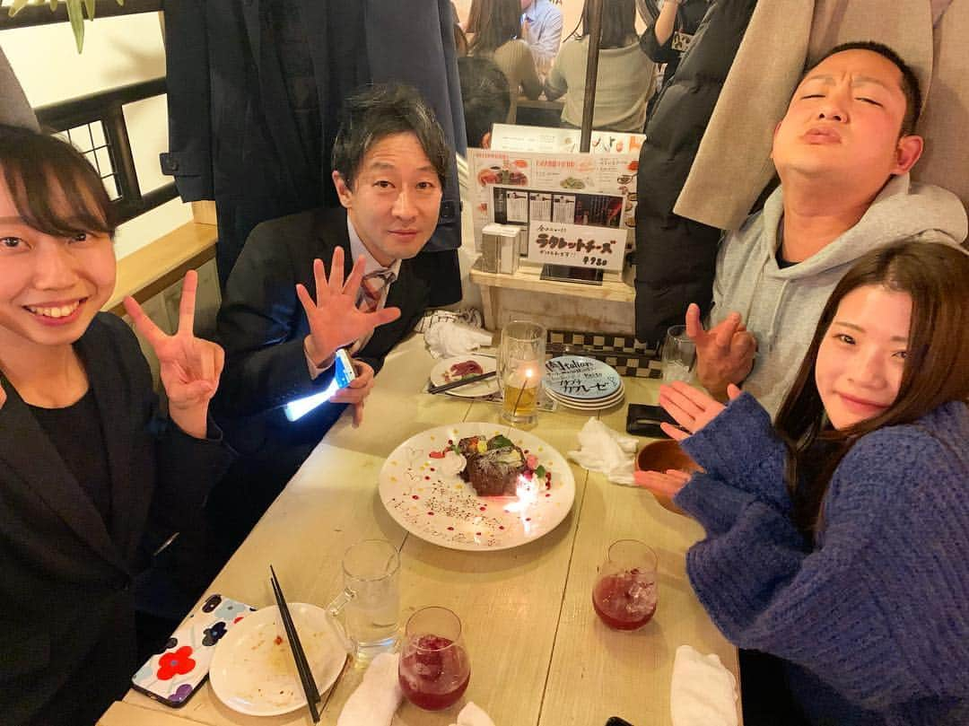 肉talian 金山店のインスタグラム：「＊ ・ こんばんは🌛 肉talian金山店です🍖❤️ ・ 神谷さん、結婚おめでとうございます㊗️🎊 ・ 肉talianではいろいろなデザインの可愛いプレートをご用意できます😋✨ お誕生日、記念日をキャラクターや可愛いデザインのプレートでお祝いしませんか？ ひとつひとつ心を込めて描かせていただきます🙇‍♀️🎂 ・ #肉talian #肉タリアン #金山 #名古屋 #プレート #サプライズ #キャラクター #デザートプレート #サプライズバースデー  #サプライズプレート #記念日 #肉 #ワイン #サングリア #チーズ」