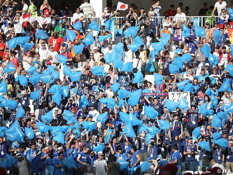 日本サッカー協会さんのインスタグラム写真 - (日本サッカー協会Instagram)「「ローレウス・スポーティング・モーメント賞2000-2020」に2018年ロシアワールドカップでのサッカー日本代表、そして日本代表を応援してくださったサポーターの皆さんの行動がノミネートされました。  スポーツ界で権威ある賞にサポーターの皆さんと一緒にノミネートしてもらえたことを大変誇らしく思います。いつも応援のみならず、試合後も素晴らしい姿勢・態度を示していただきありがとうございます。  サッカー日本代表は各カテゴリーにおいて、これからも「誇り・責任・礼節・団結・覚悟」というアイデンティティを大切に皆さんと一緒に活動し、日本の素晴らしさをピッチ内外で発信していきます。  #jfa #daihyo #SportUnitesUs #サッカー日本代表 #日本代表 #リスペクト #RESPECT #新しい景色を2022」1月20日 19時40分 - japanfootballassociation