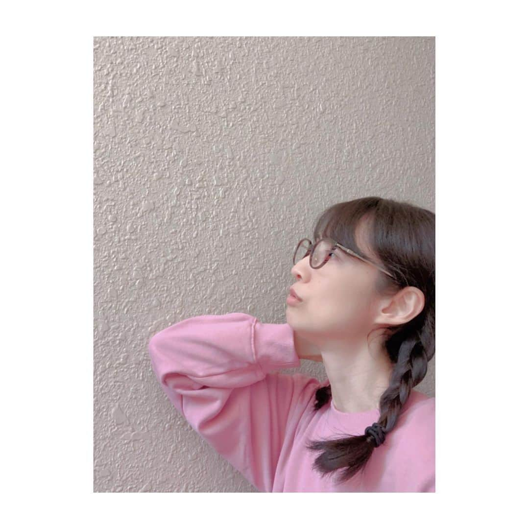 理絵さんのインスタグラム写真 - (理絵Instagram)「早く春来ないかな🌸  #model #actress #modella #attrice #모델 #여배우 #元宝塚 #宝塚og #tokyo #japan #眼鏡 #メガネ #めがね #glasses #안경 #occhiali #三つ編み」1月20日 19時56分 - ____rie____