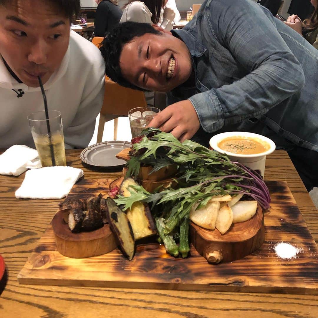 松下建太さんのインスタグラム写真 - (松下建太Instagram)「こんなうまい野菜食べたのはじめて！！！！ あやの写真を見ながらご飯！！ 締めのすき焼きうまかったなー！ 安定のはるき、、、笑 青木英李さんにばったり遭遇！！ #N‘sGarden&Loungedaikanyama #あや写真展 #安定のはるき #代官山 #代表すぐるくん」1月20日 19時56分 - l.matsuken