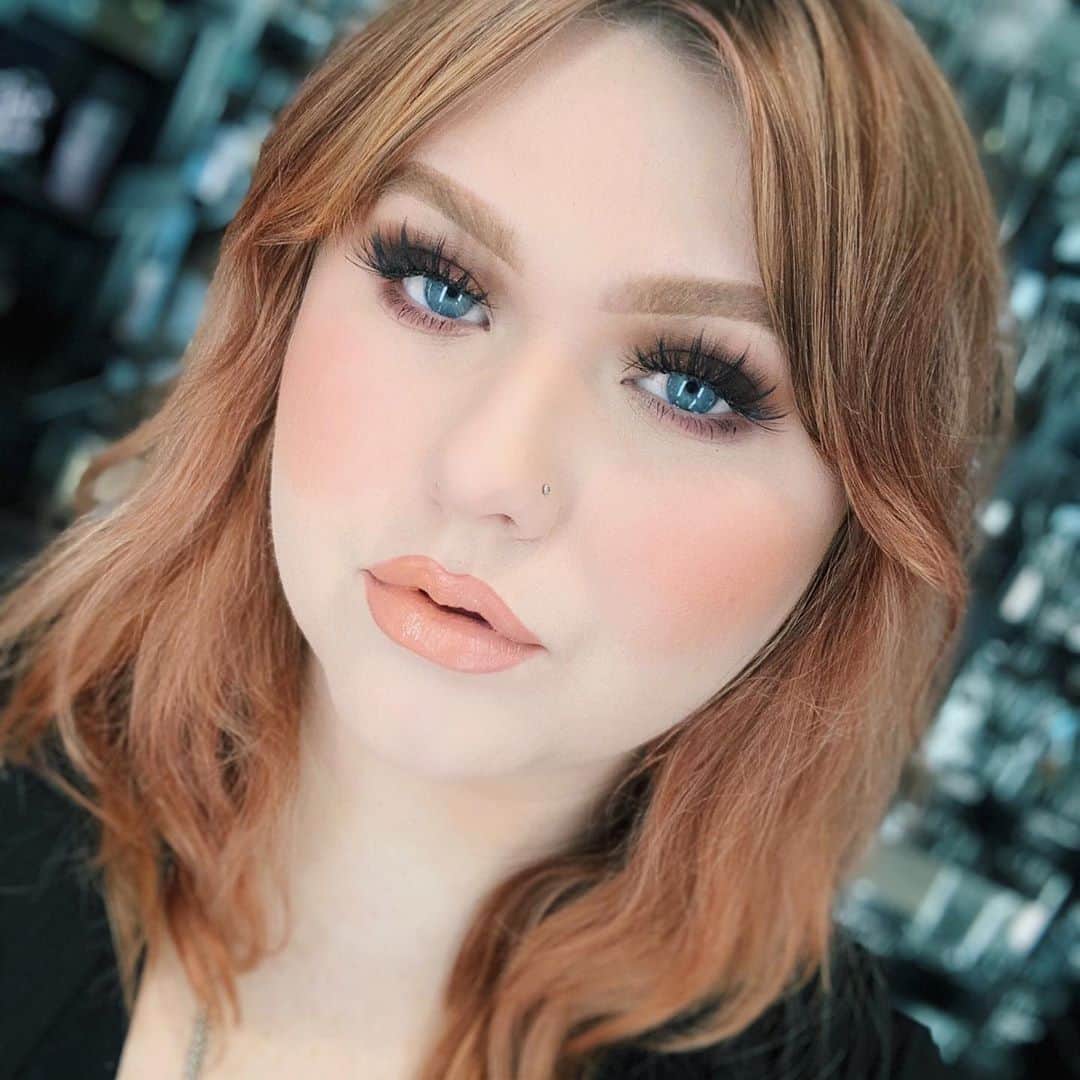 M·A·C Cosmetics Canadaさんのインスタグラム写真 - (M·A·C Cosmetics CanadaInstagram)「Peachy perfection. 🍑🍑🍑 Get @merelymegan’s 3-step lip with Boldly Bare Lip Pencil, Fleshpot Lipstick, and Magic Mirror Patent Paint Lip Lacquer. #MACPatentPaint」1月20日 20時00分 - maccosmeticscanada